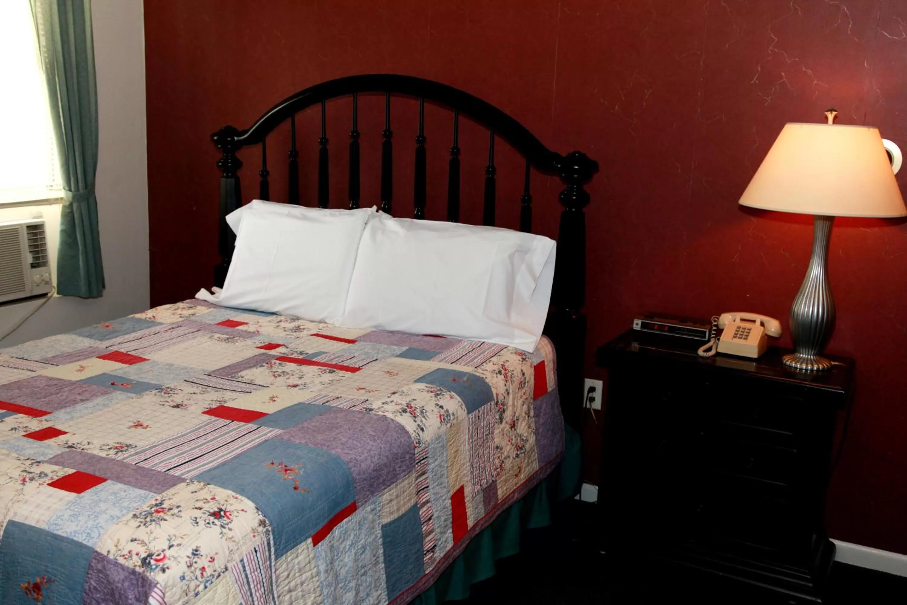 Bedroom, Bed in The Winter Inn