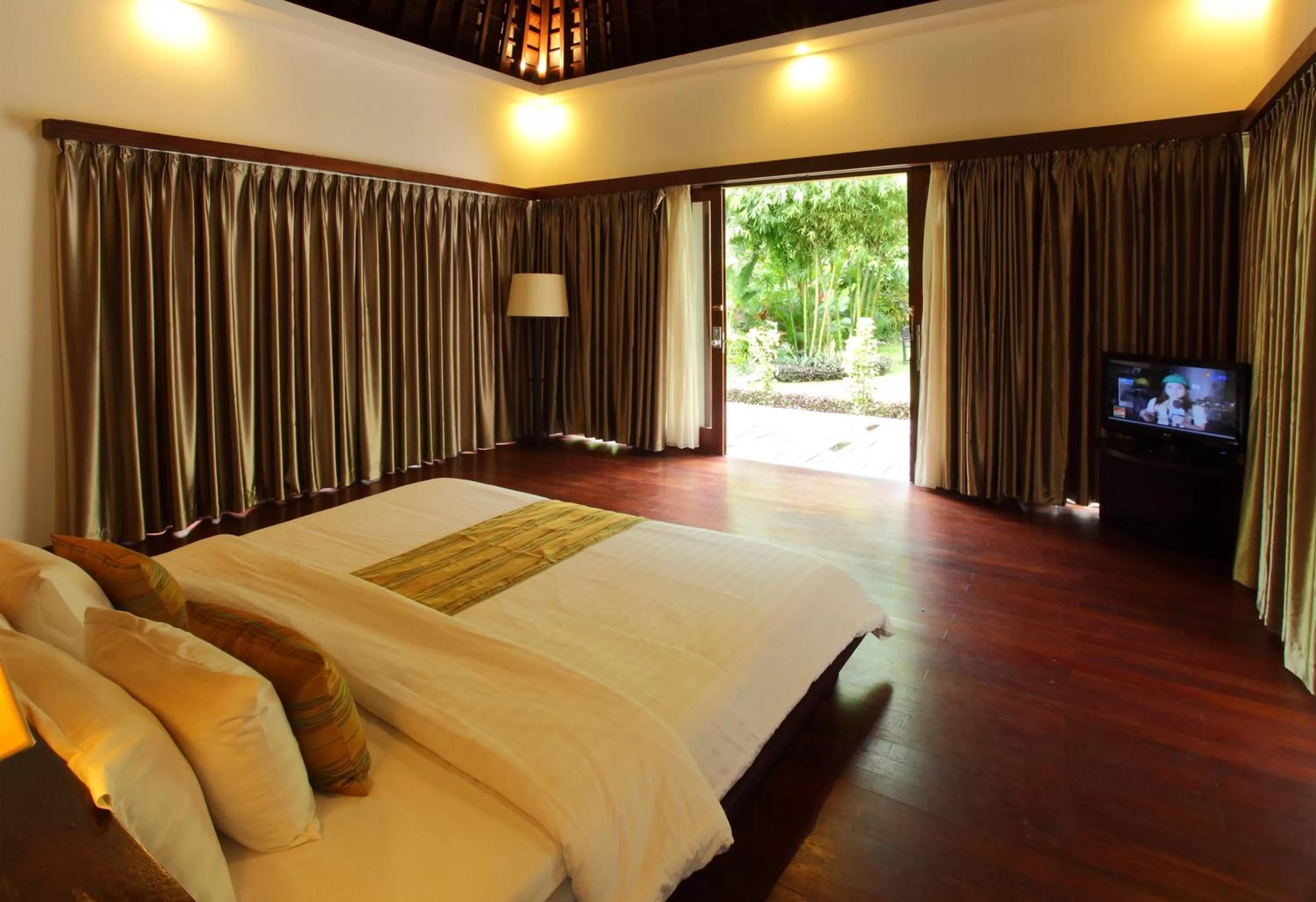 TV and multimedia, Bed in Kebun Villas & Resort