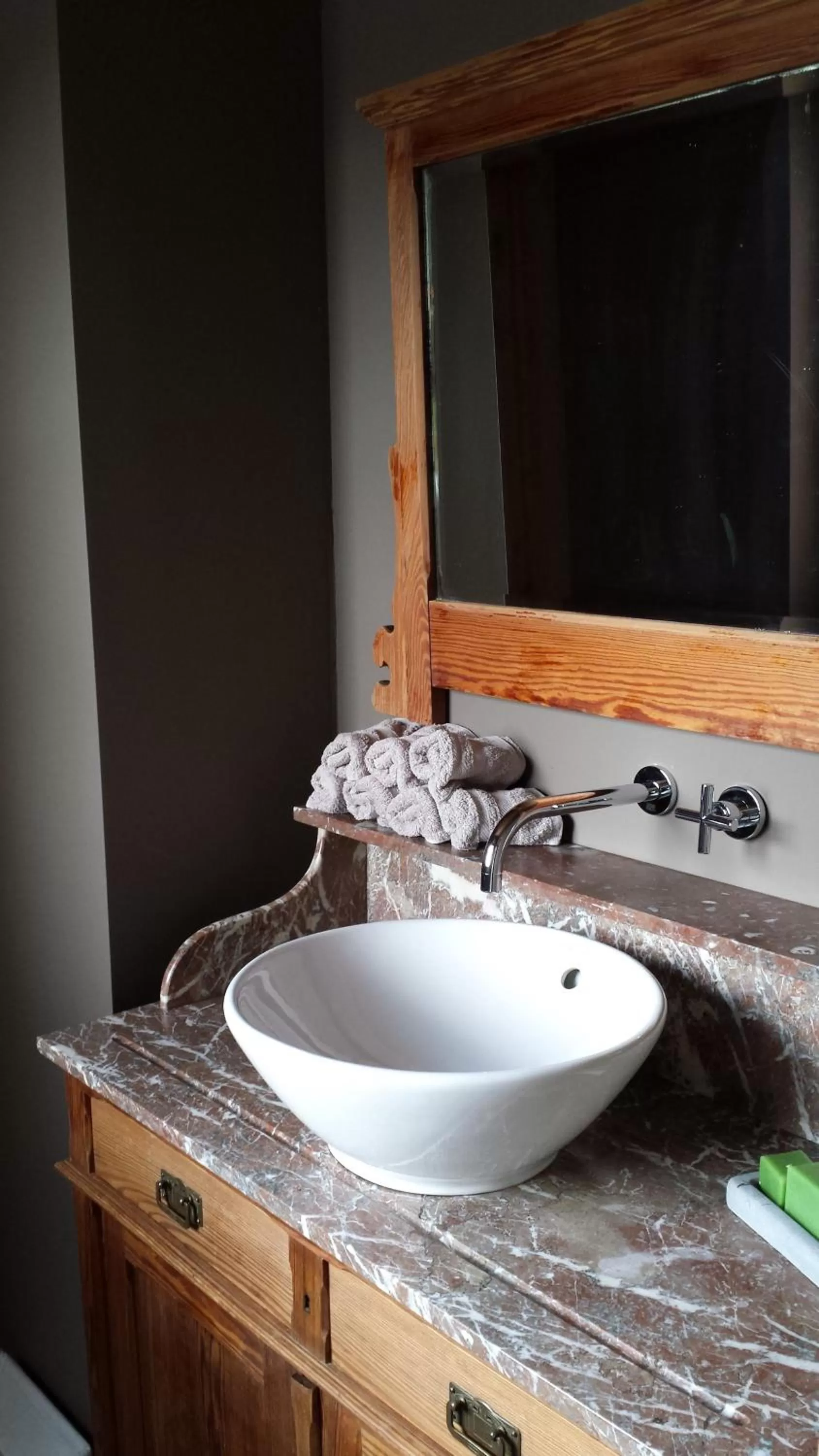 Decorative detail, Bathroom in B&B Le Briquemont