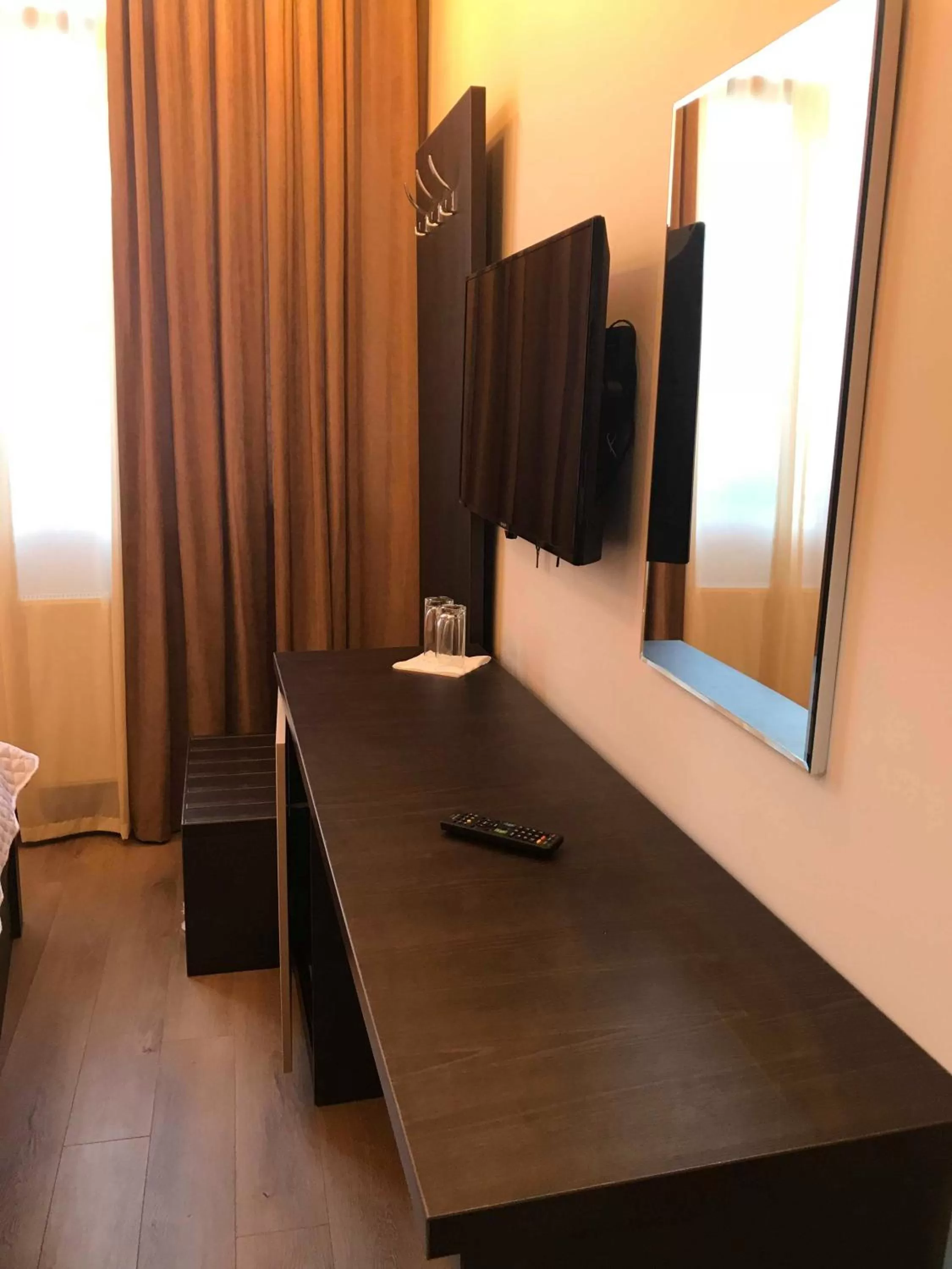 TV/Entertainment Center in Iveria