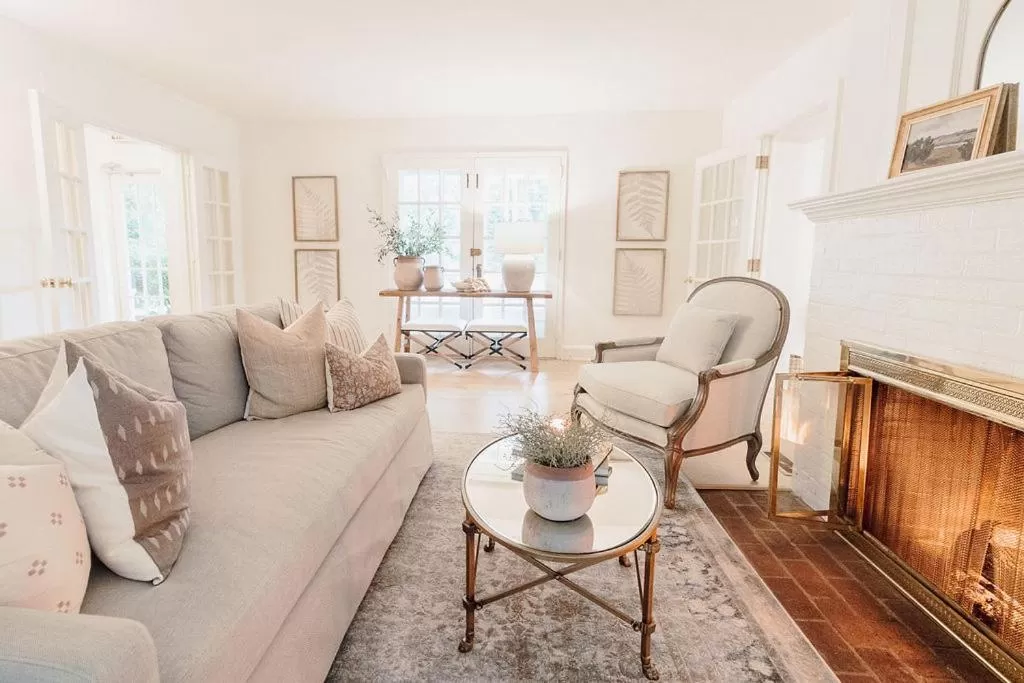 Living room in Fairville Inn