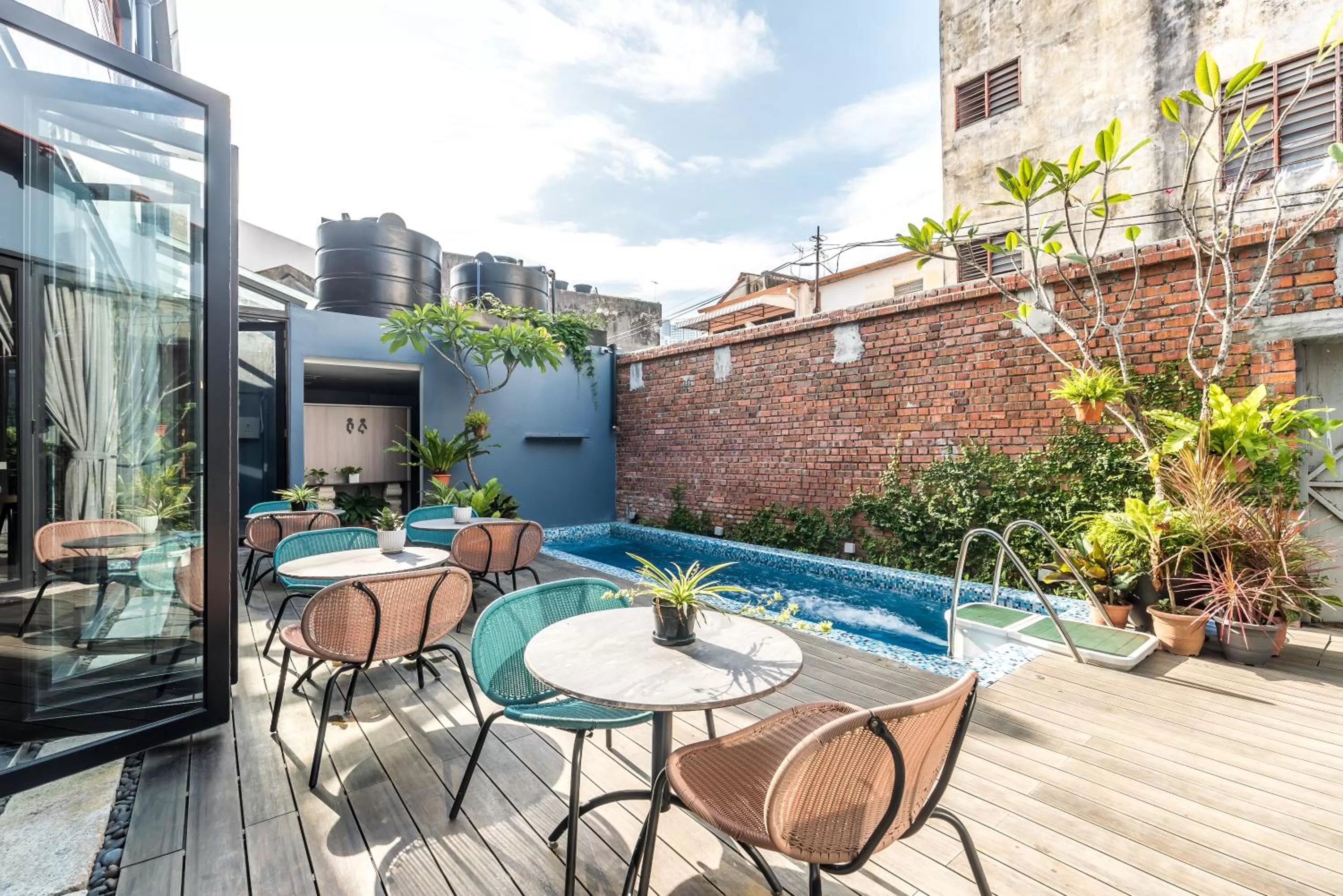 Patio in Tien Terrace Macalister