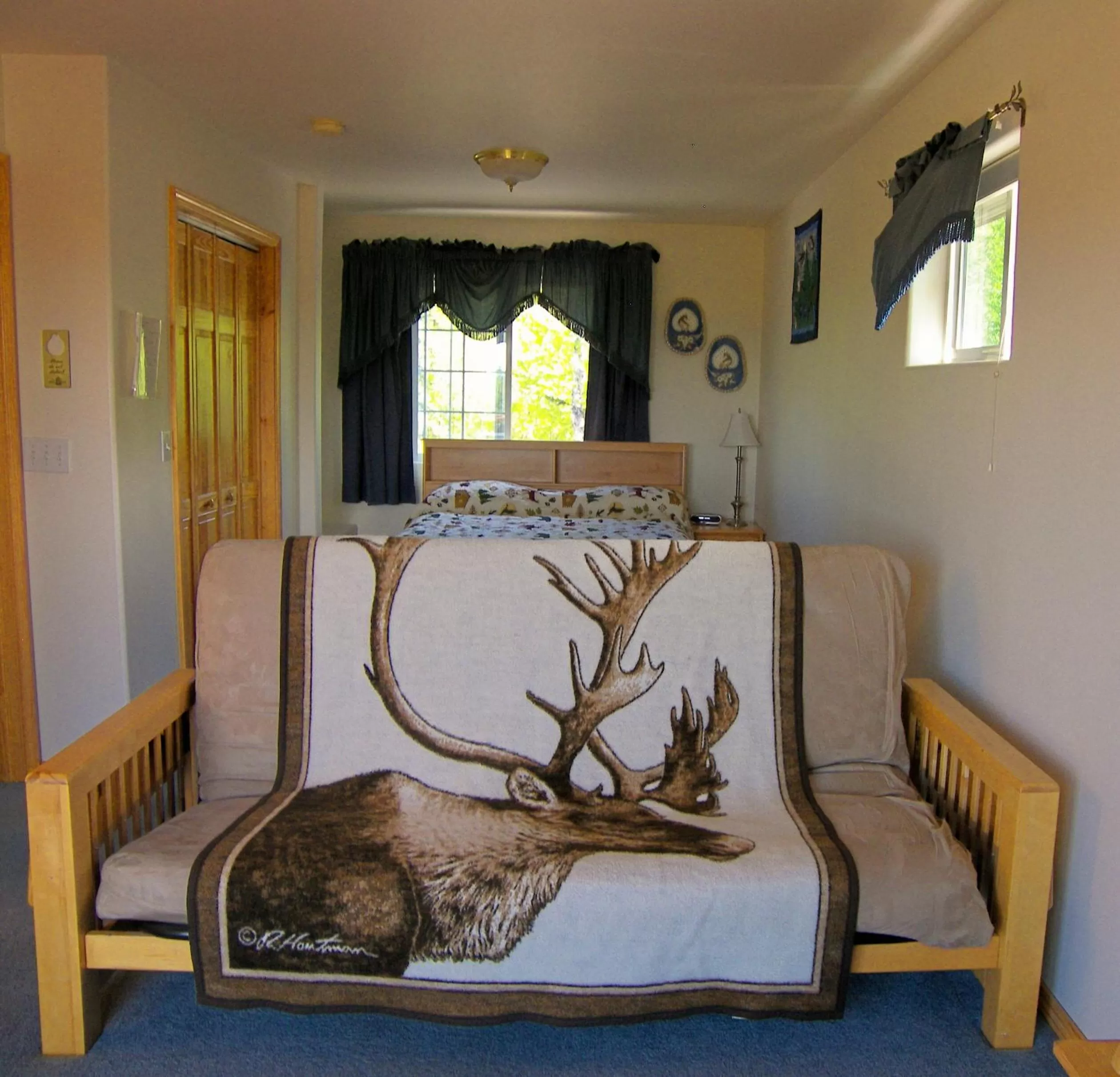 Photo of the whole room in Grace and Bill's Freedom Hills B&B