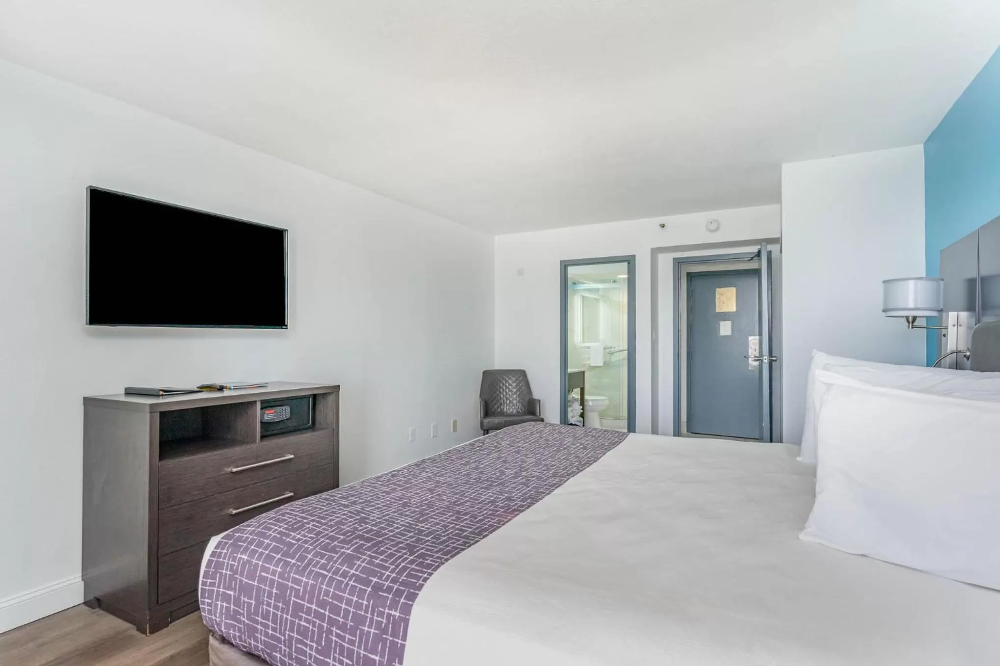 Bedroom in Sun N Sand Resort