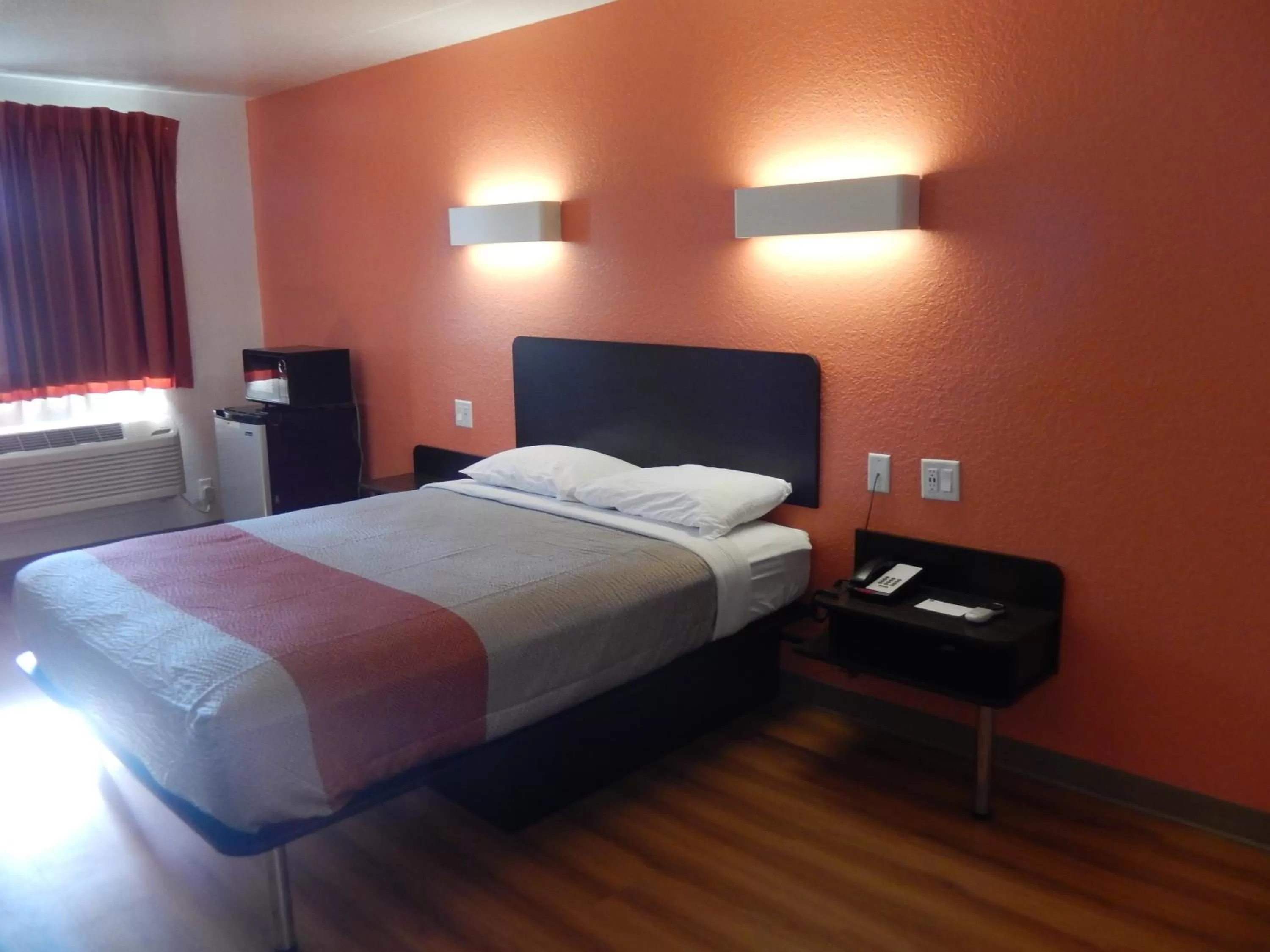 Property building, Bed in Motel 6-Moultrie, GA