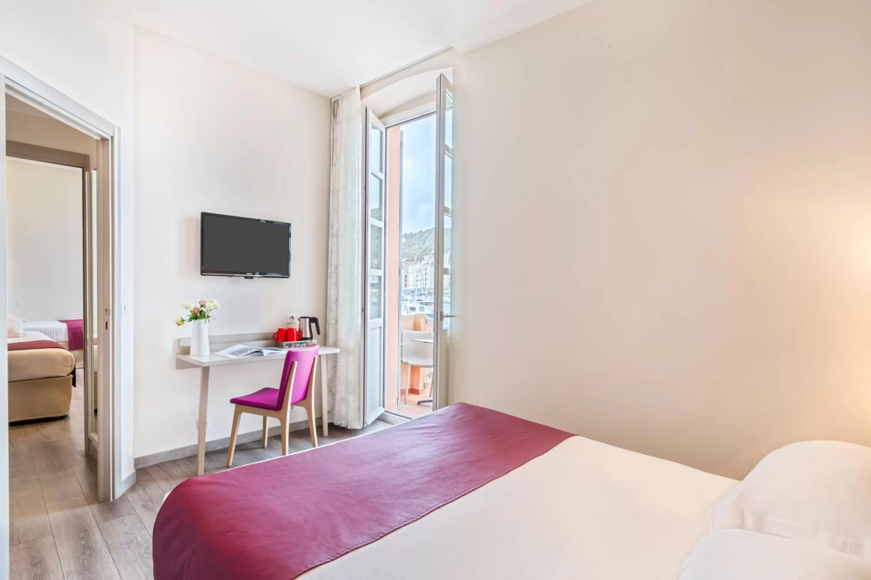 Bed in Best Western Hotel du Roy d'Aragon