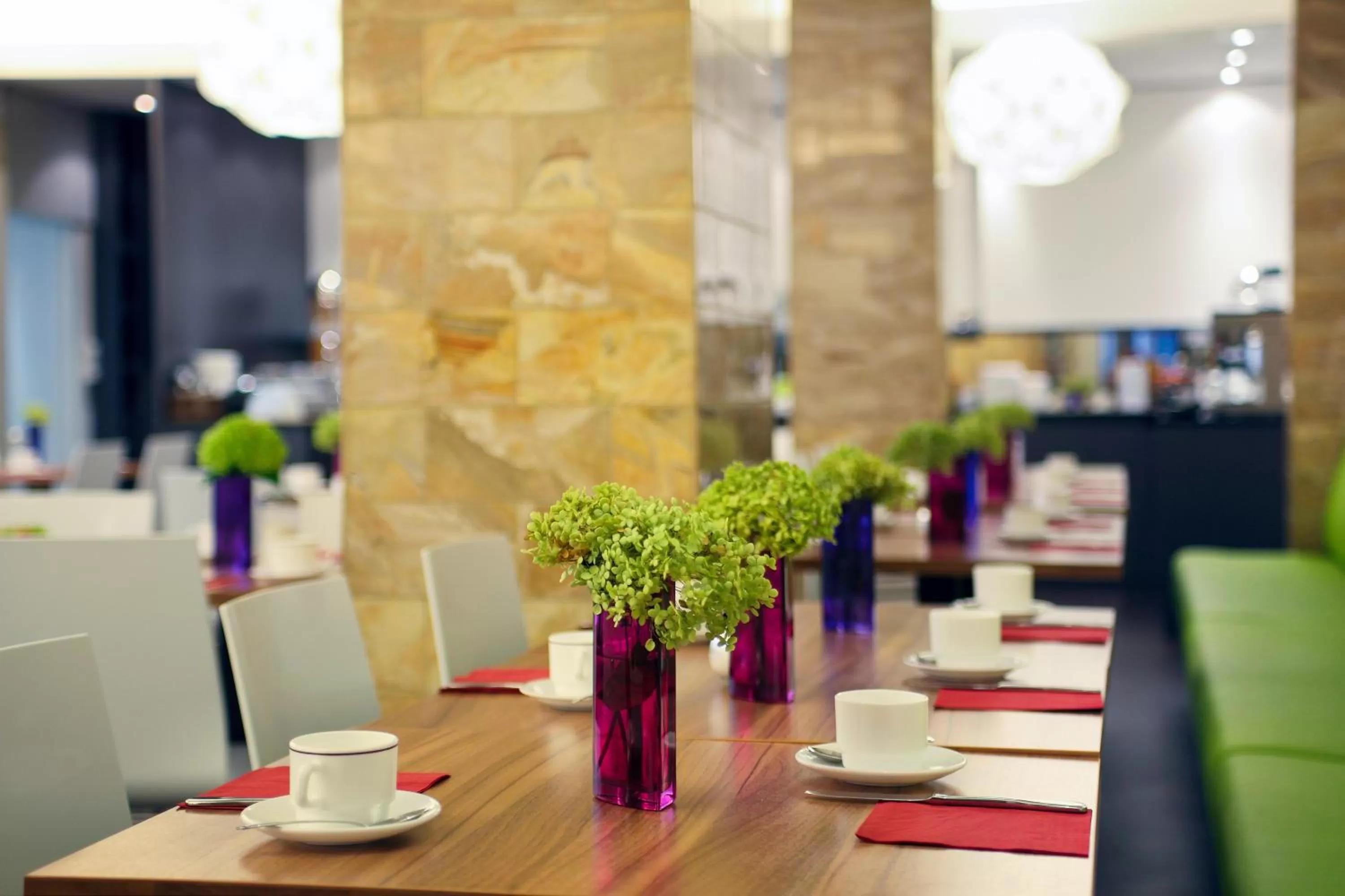 Restaurant/places to eat in Ibis Styles Frankfurt City