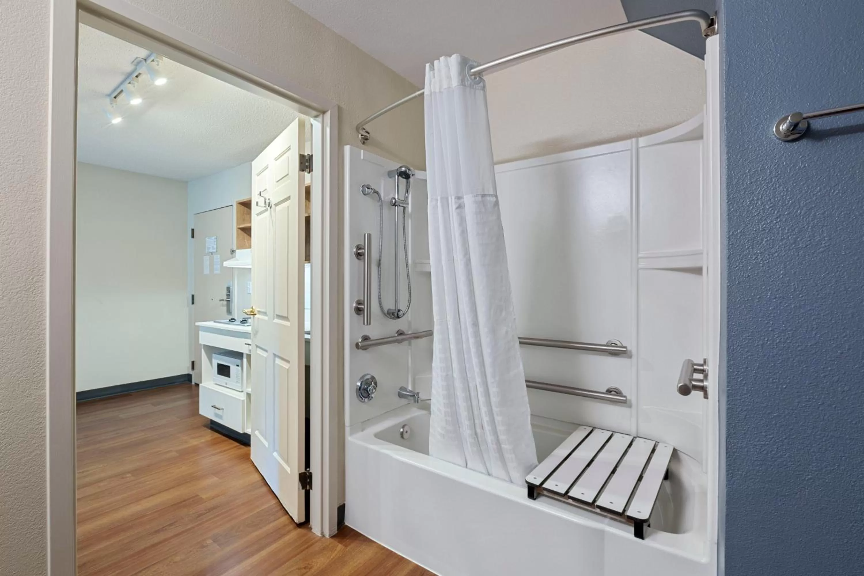 Bathroom in Extended Stay America Suites - San Jose - Milpitas - McCarthy Ranch