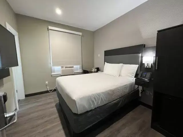 Queen Room - Non-Smoking in Super 8 by Wyndham San Francisco/Union Square Area Queen Room - Non-Smoking in Super 8 by Wyndham San Francisco/Union Square Area