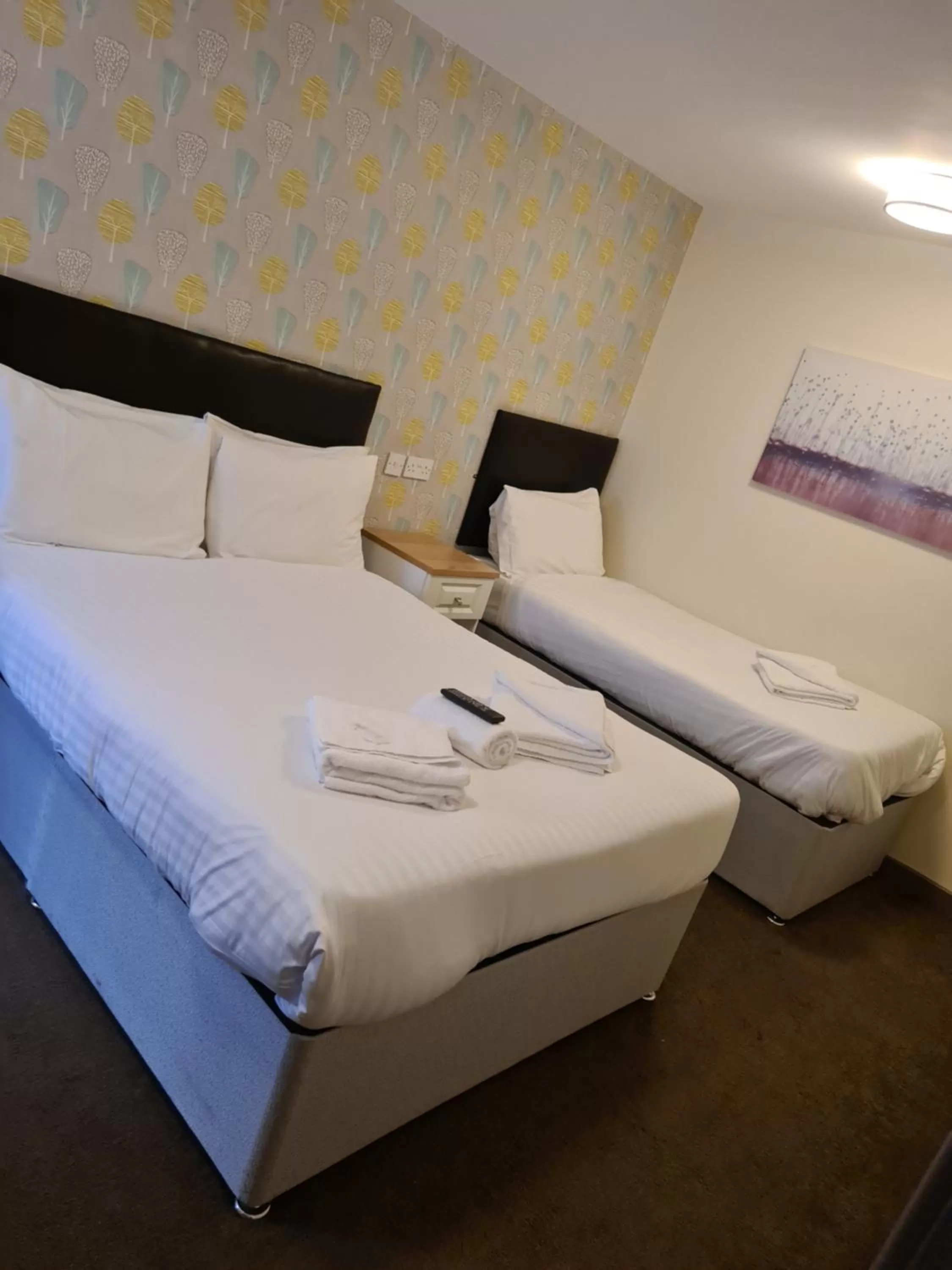 Bedroom, Bed in The Avenue Club and Lodge