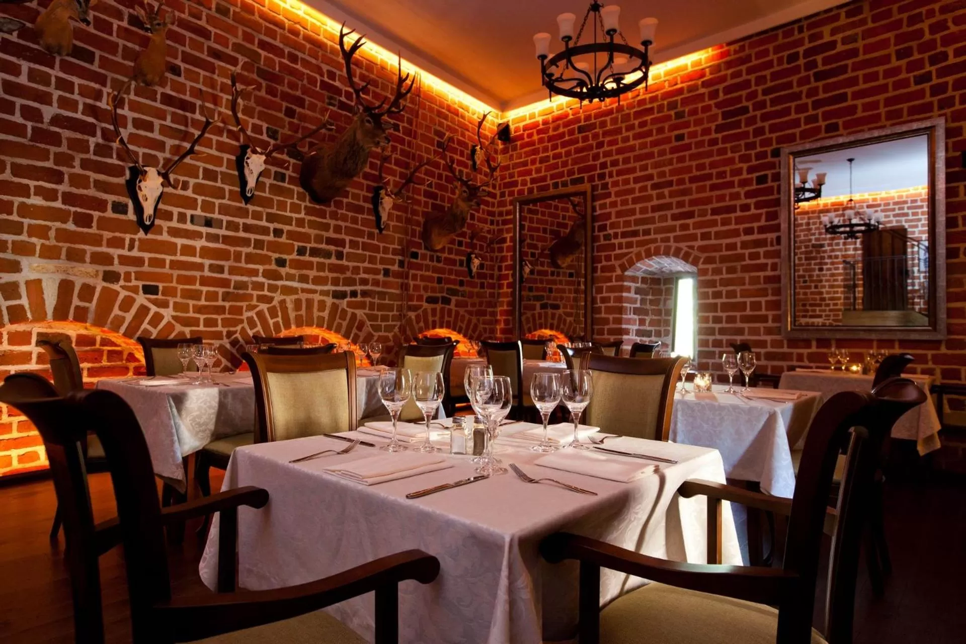 Property building, Restaurant/Places to Eat in Zamek Uniejów