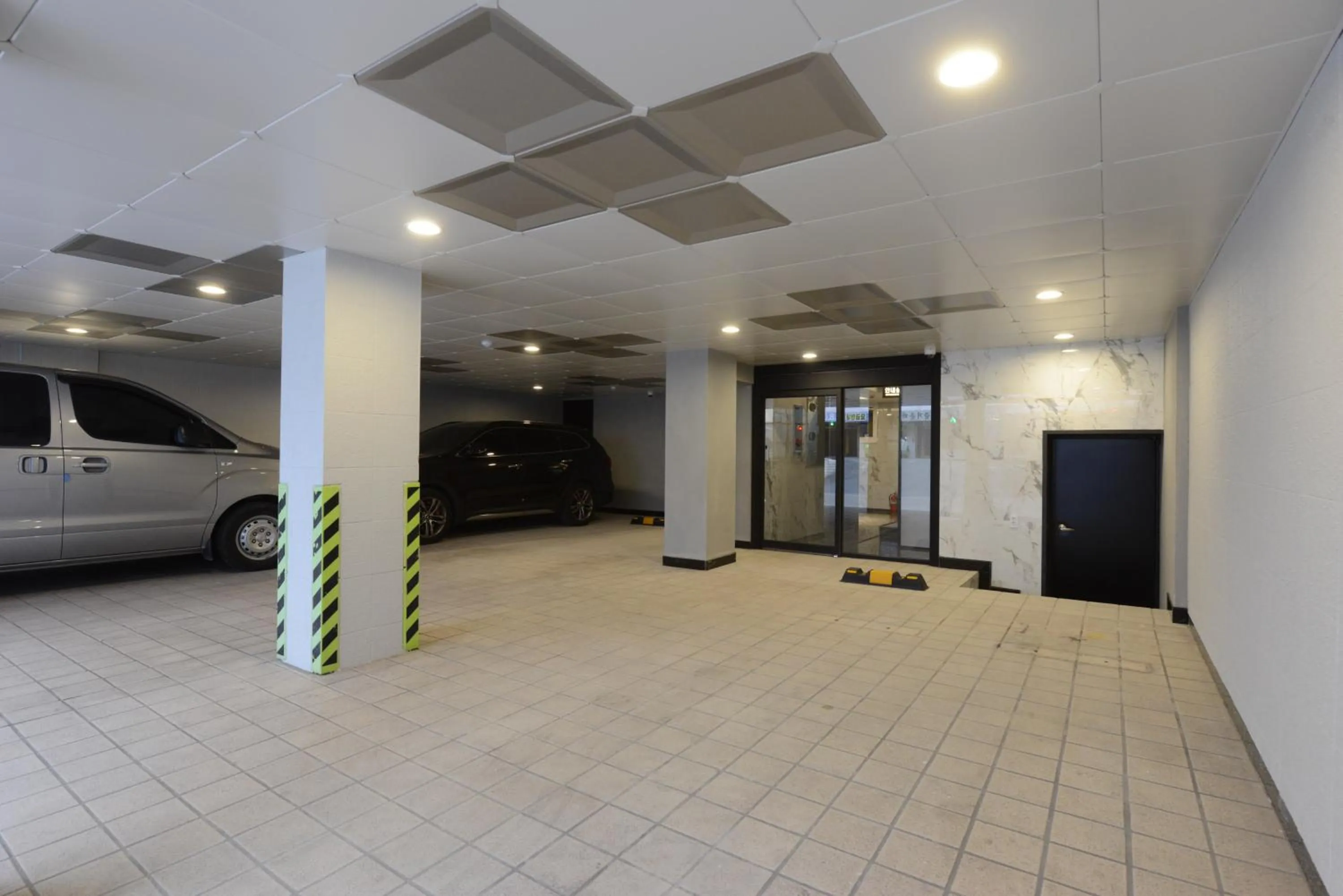 Parking in Top Motel Busan