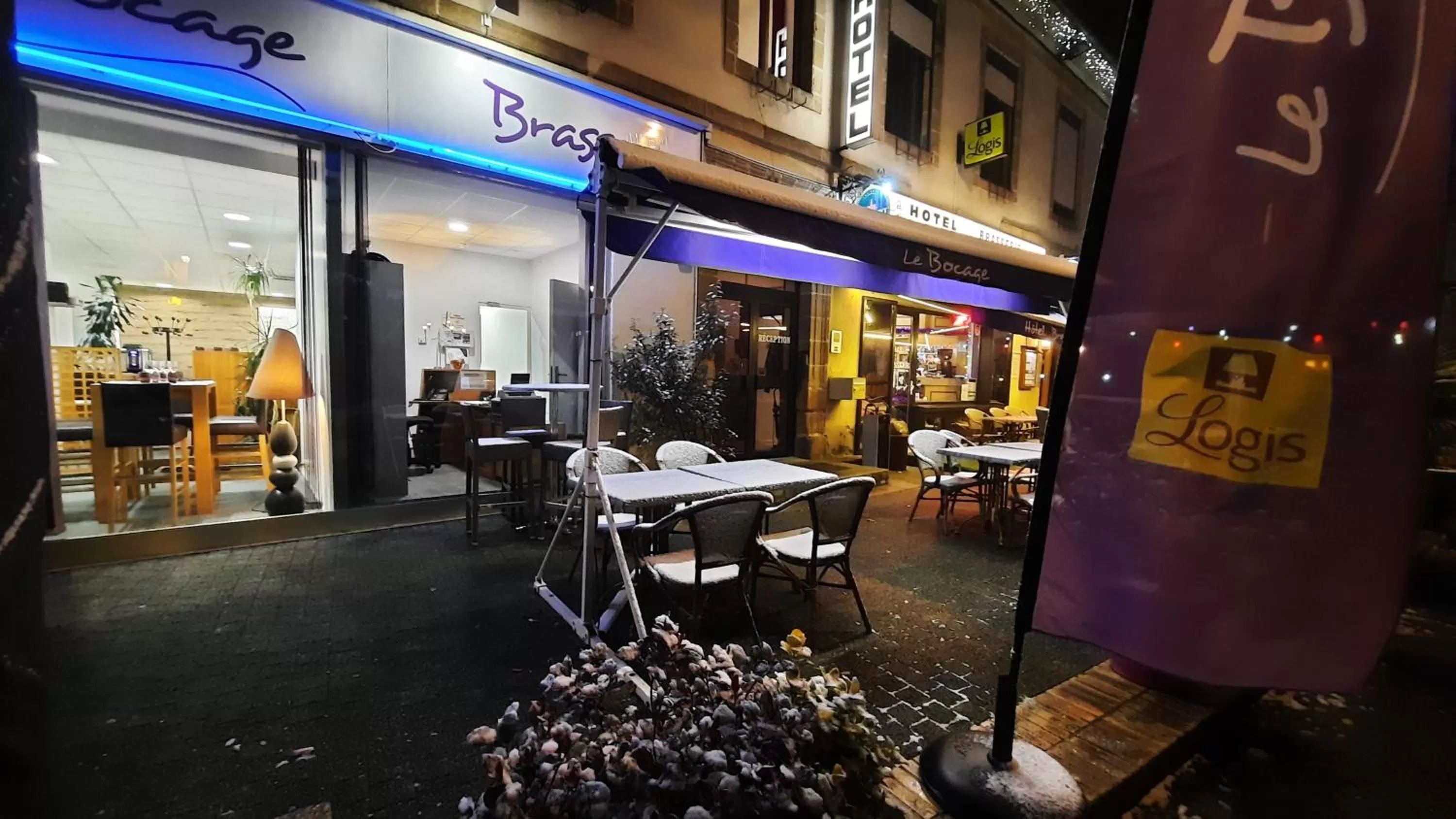 Patio, Restaurant/Places to Eat in Logis Le Bocage