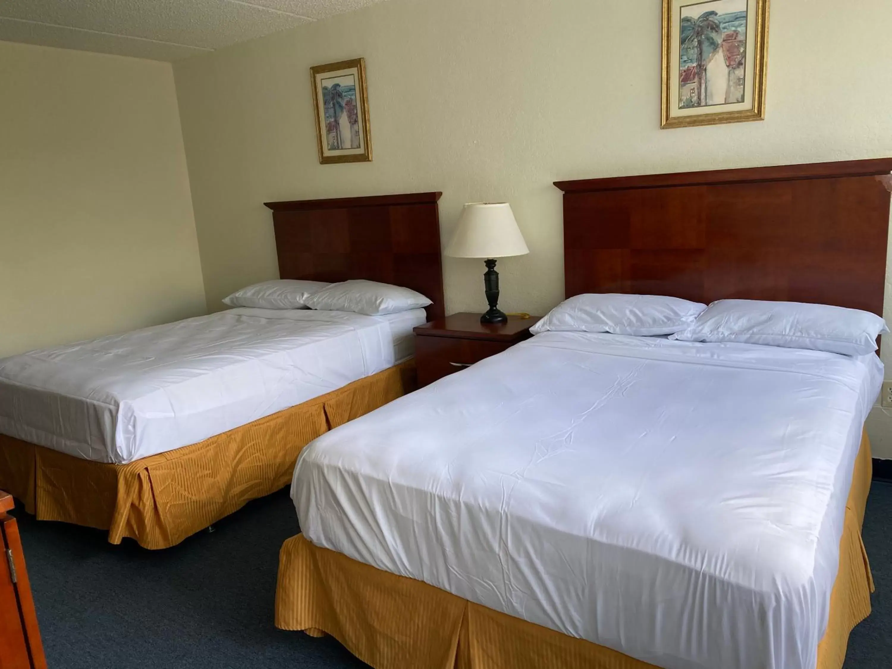 Standard Two Double Beds in Miami Gardens Inn & Suites Standard Two Double Beds in Miami Gardens Inn & Suites