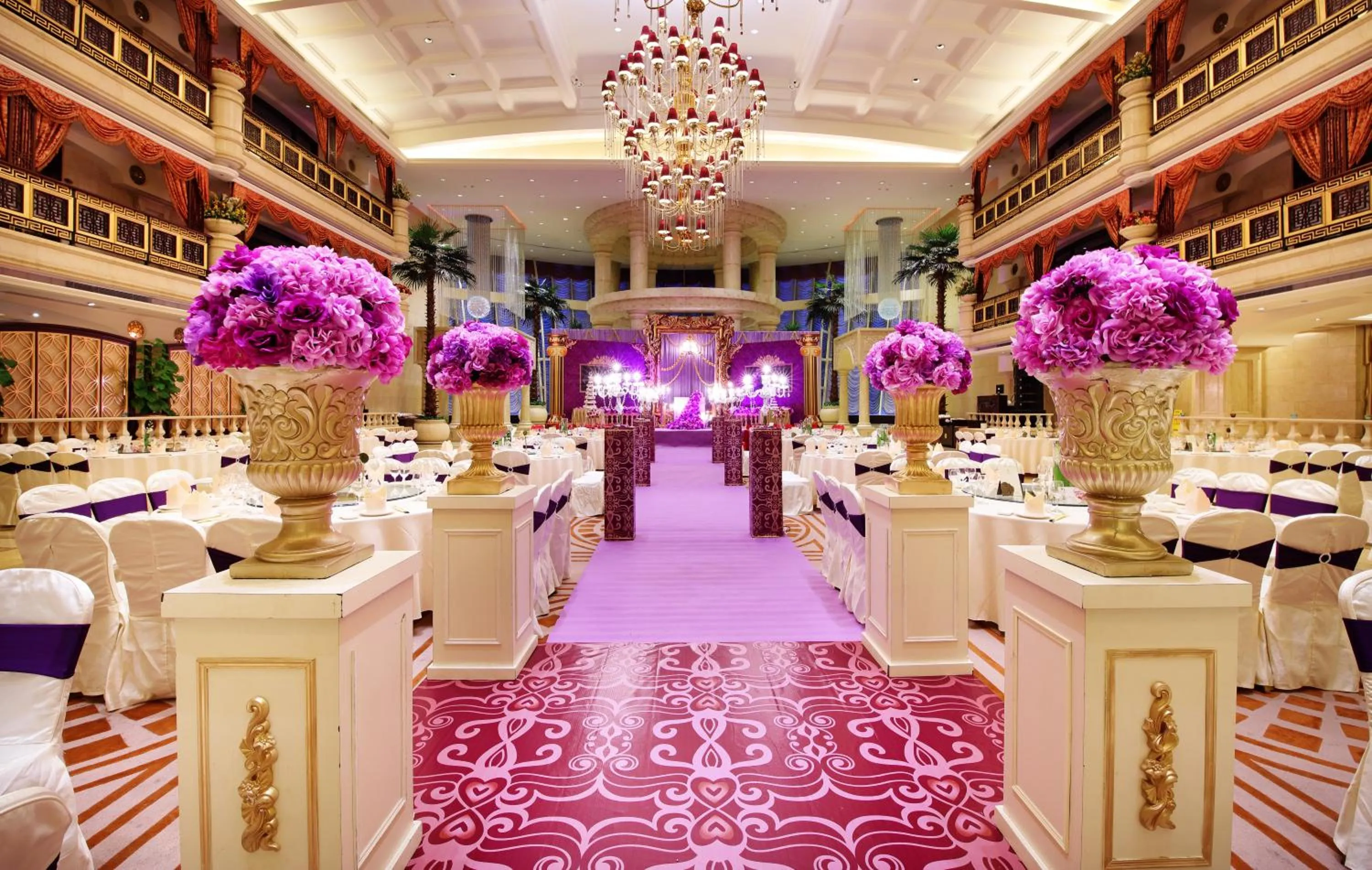 Restaurant/places to eat in Royal Mediterranean Hotel