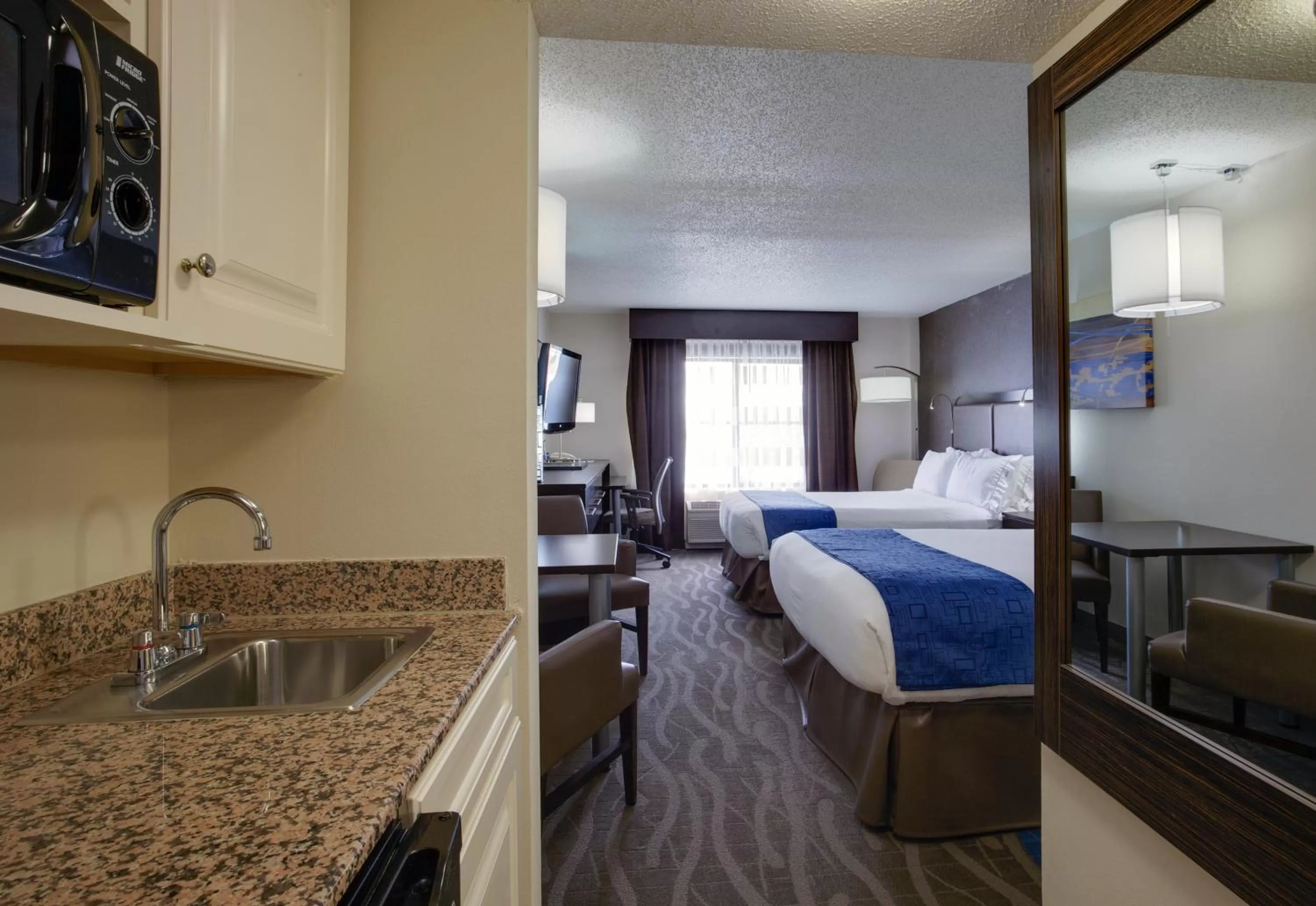 Photo of the whole room, Bed in Holiday Inn Express Hotel & Suites Meadowlands Area by IHG