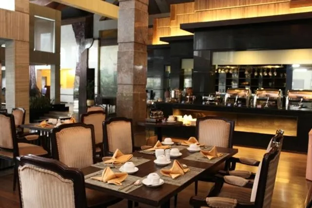 Restaurant/places to eat in Crown Victoria Hotel Tulungagung