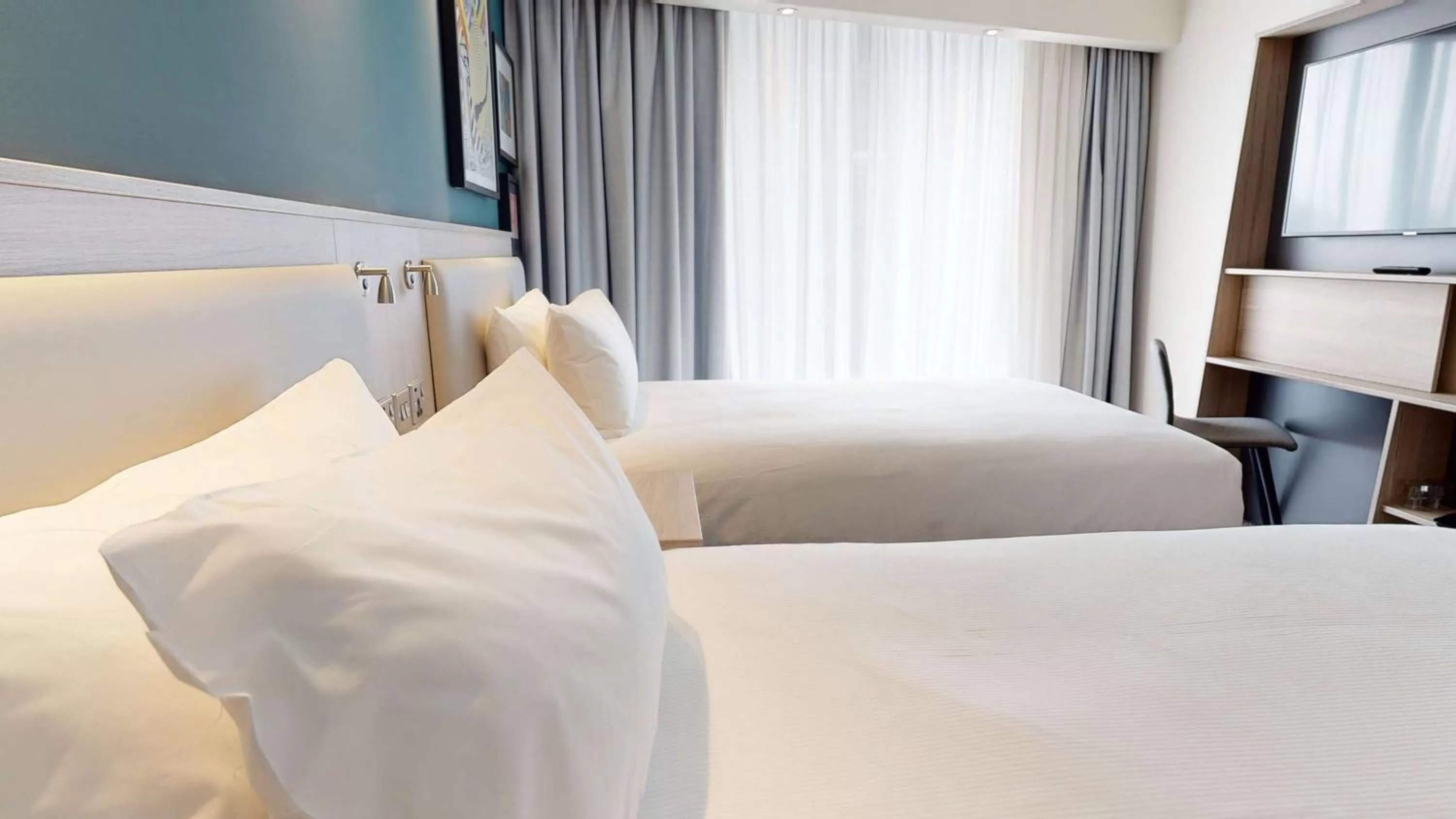 Bedroom, Bed in Hampton By Hilton Manchester Northern Quarter