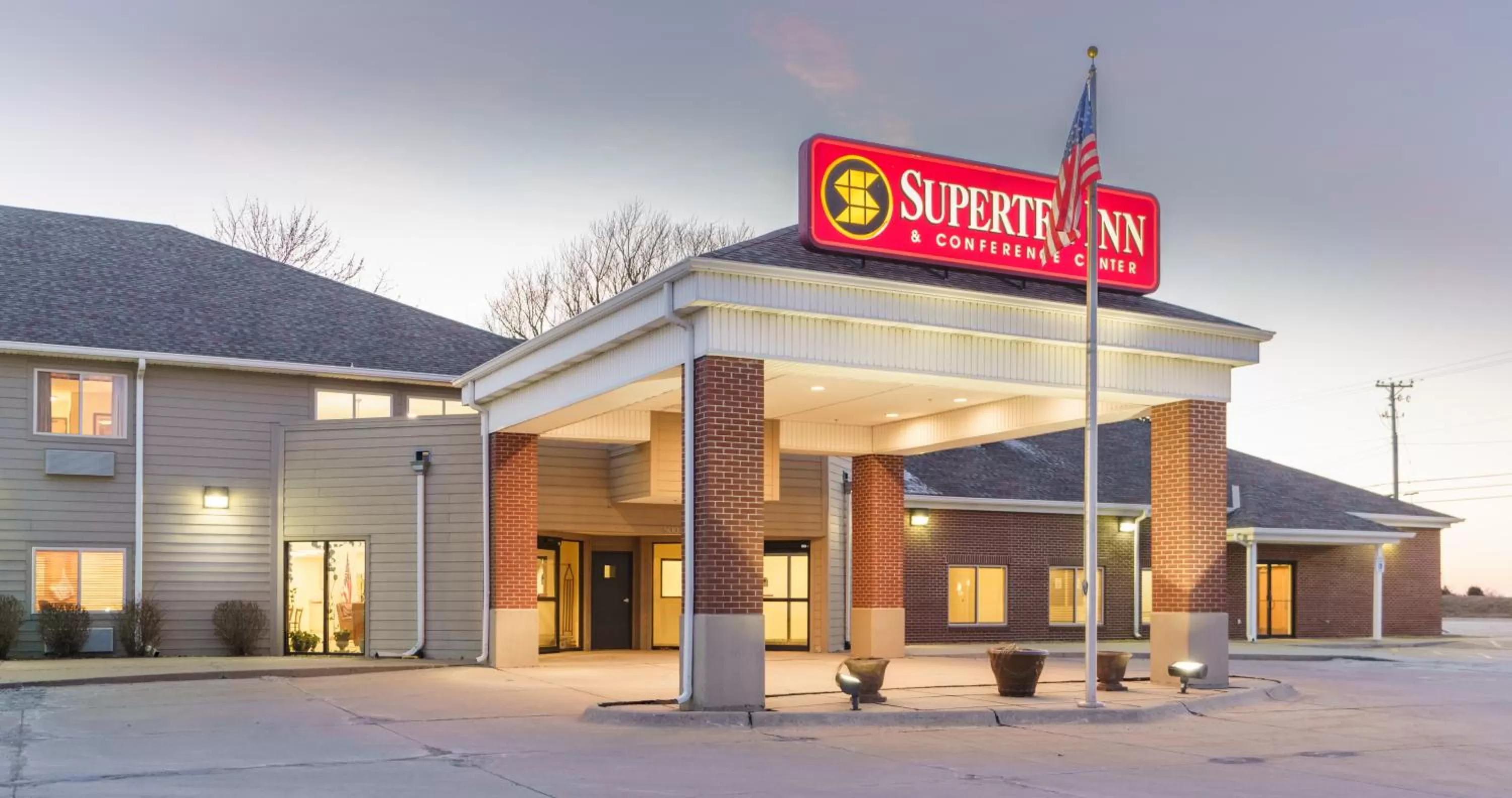 Facade/entrance in Supertel Inn & Conference Center