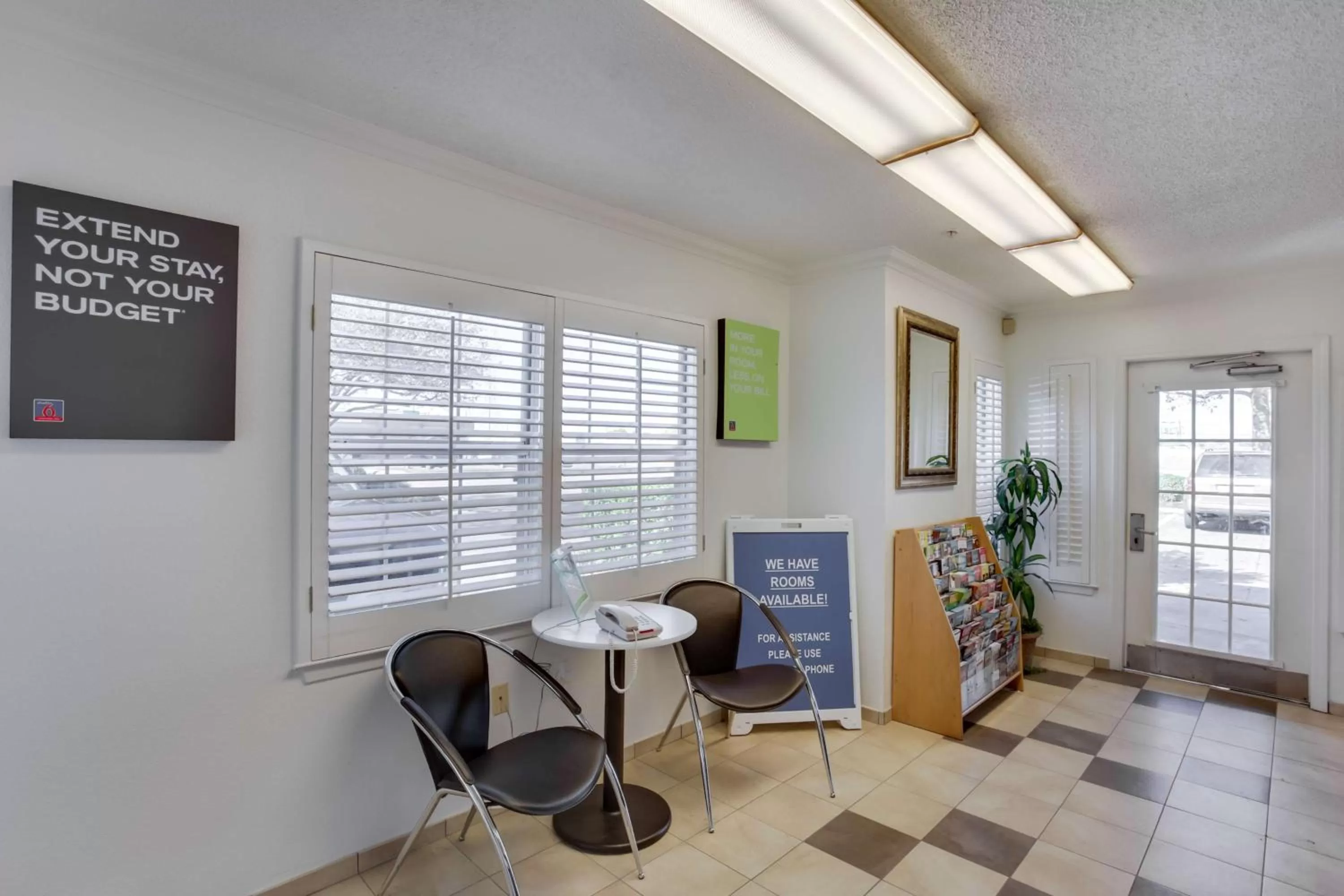Lobby or reception in Studio 6-Stafford, TX - Houston - Sugarland