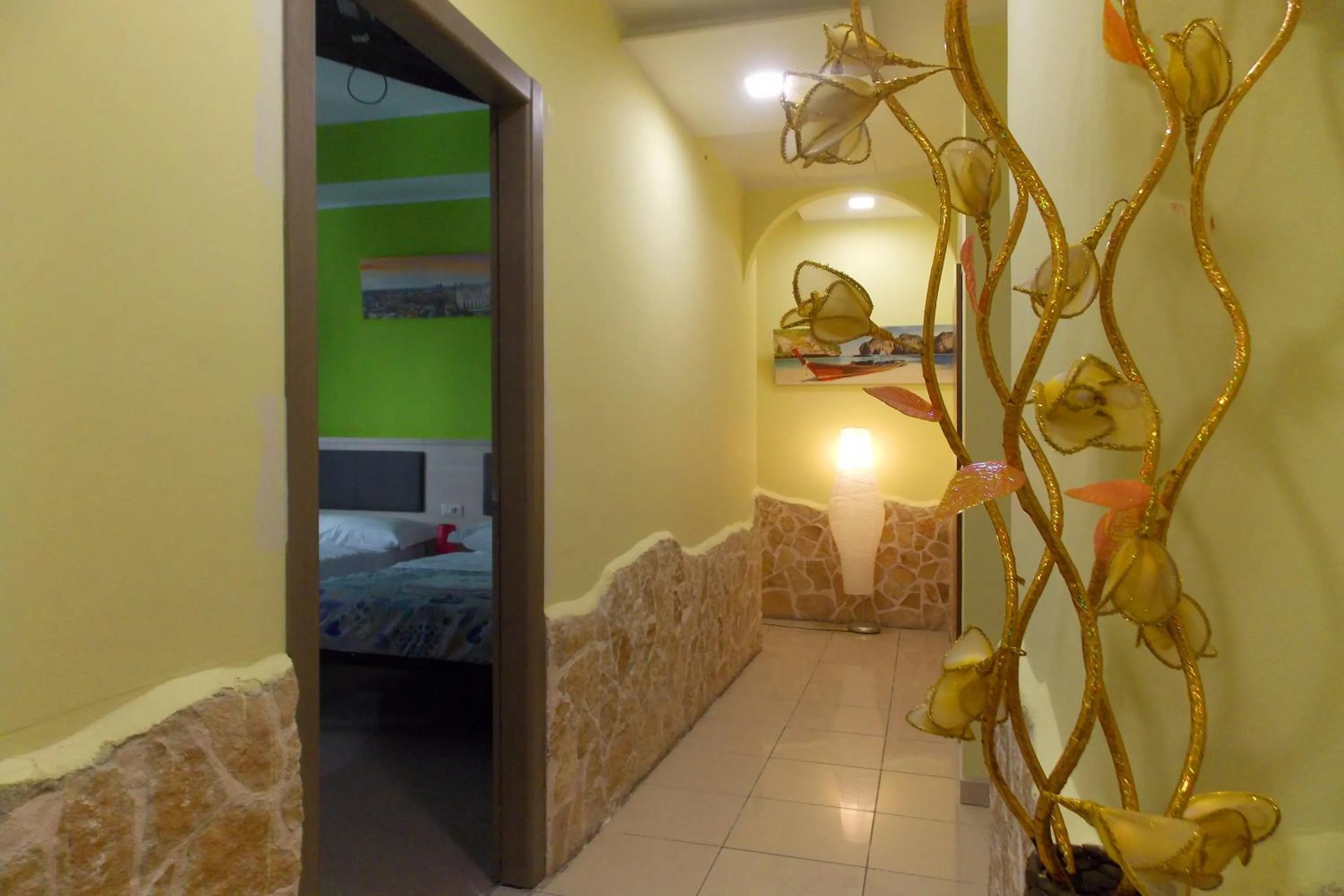 Property building, Bed in Hotel Midtown Milano