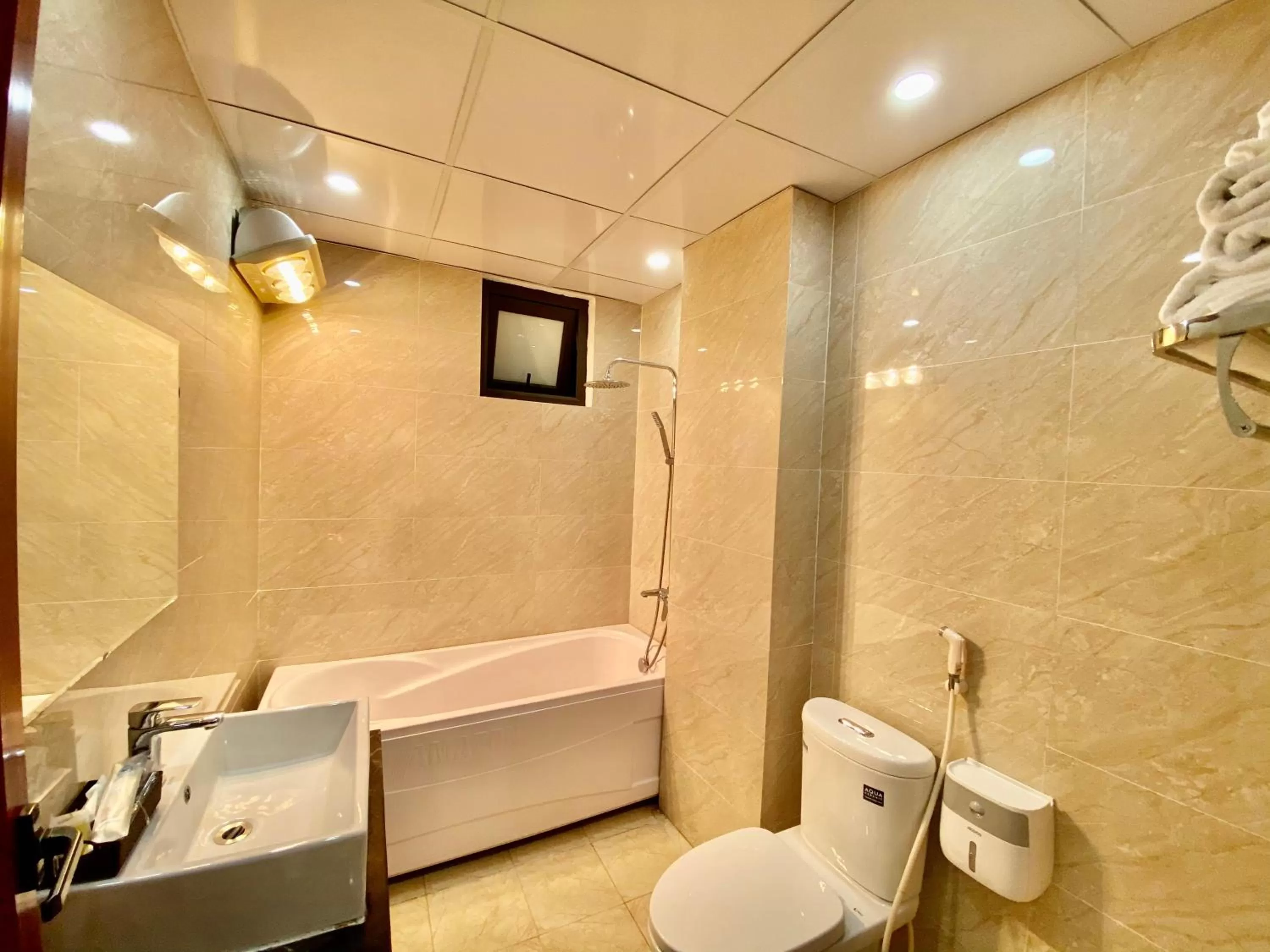 Hot Tub in O Zoli Home