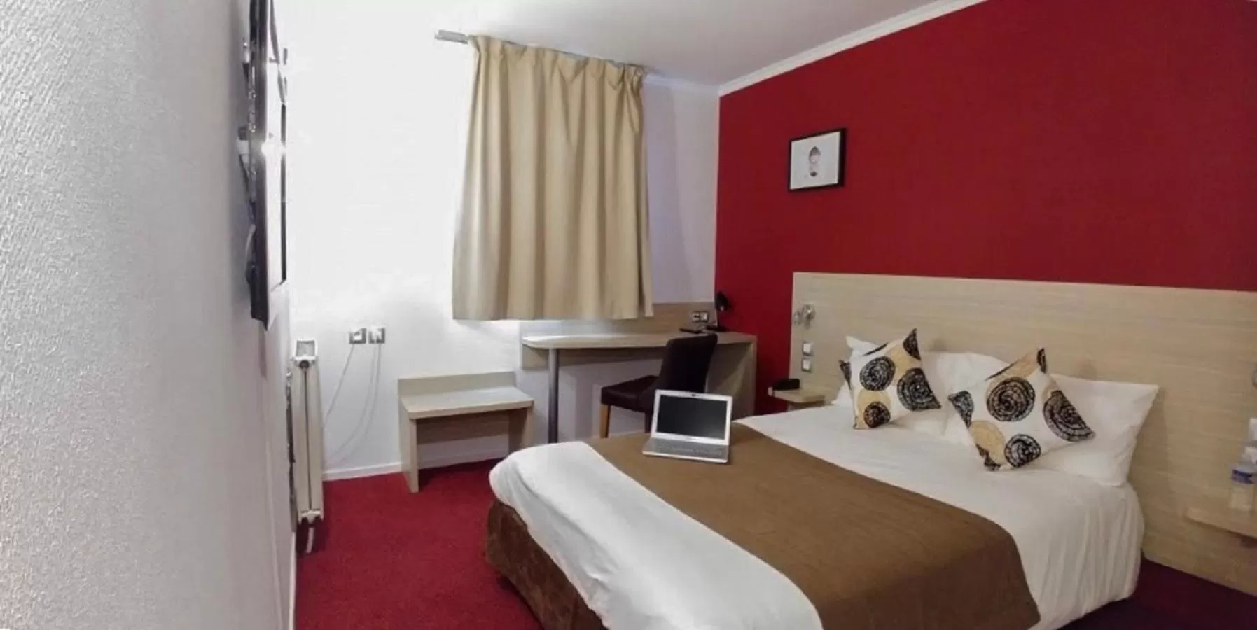 Bed in Logis Hotel Altina