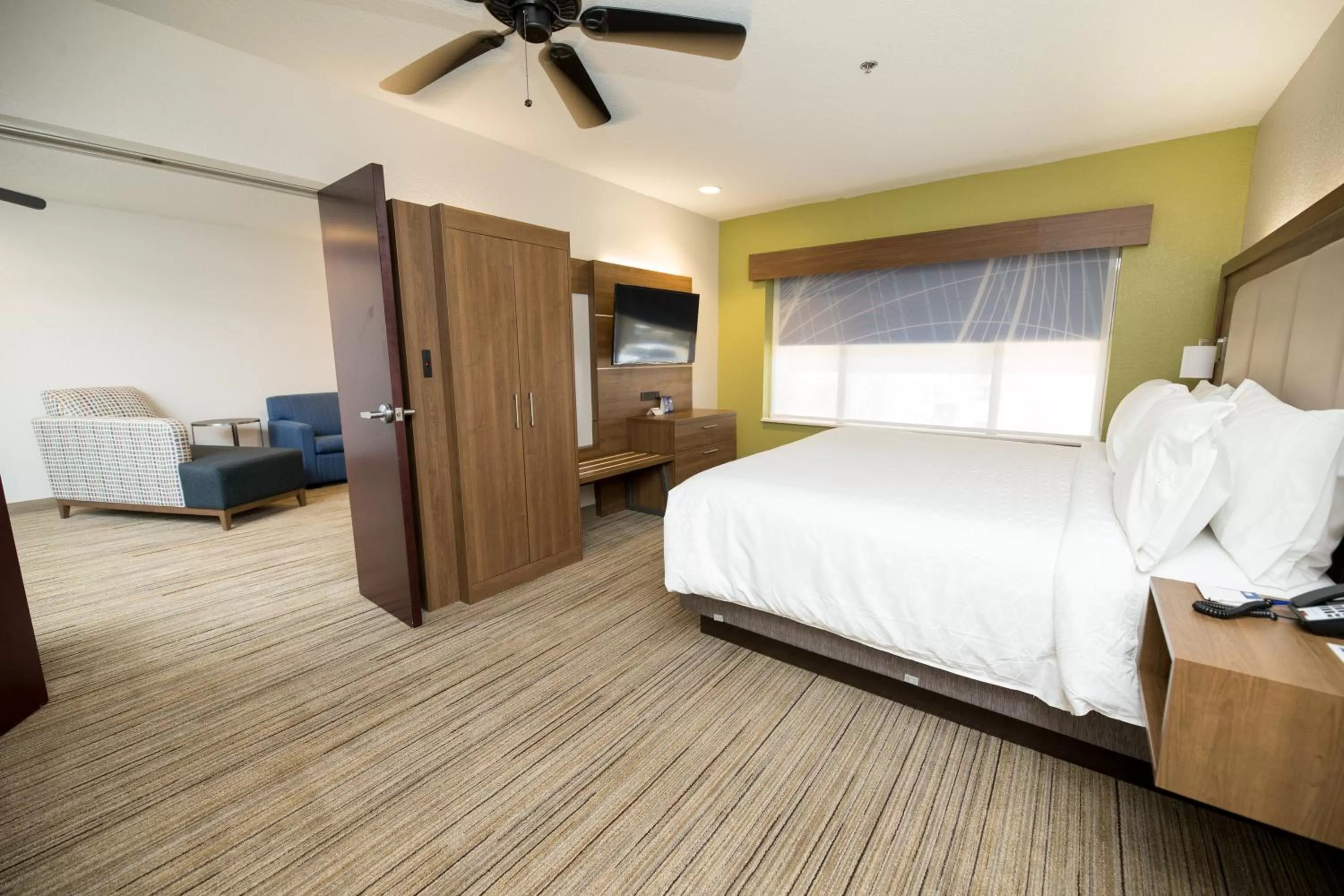 King Suite in Holiday Inn Express Hotel & Suites Clinton, an IHG Hotel