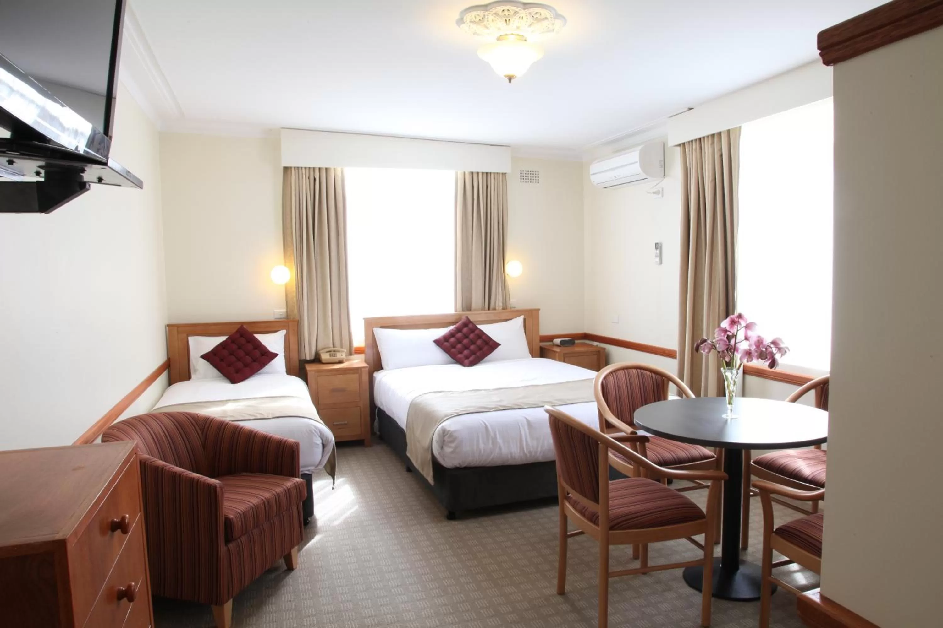 Bed in Three Explorers Motel