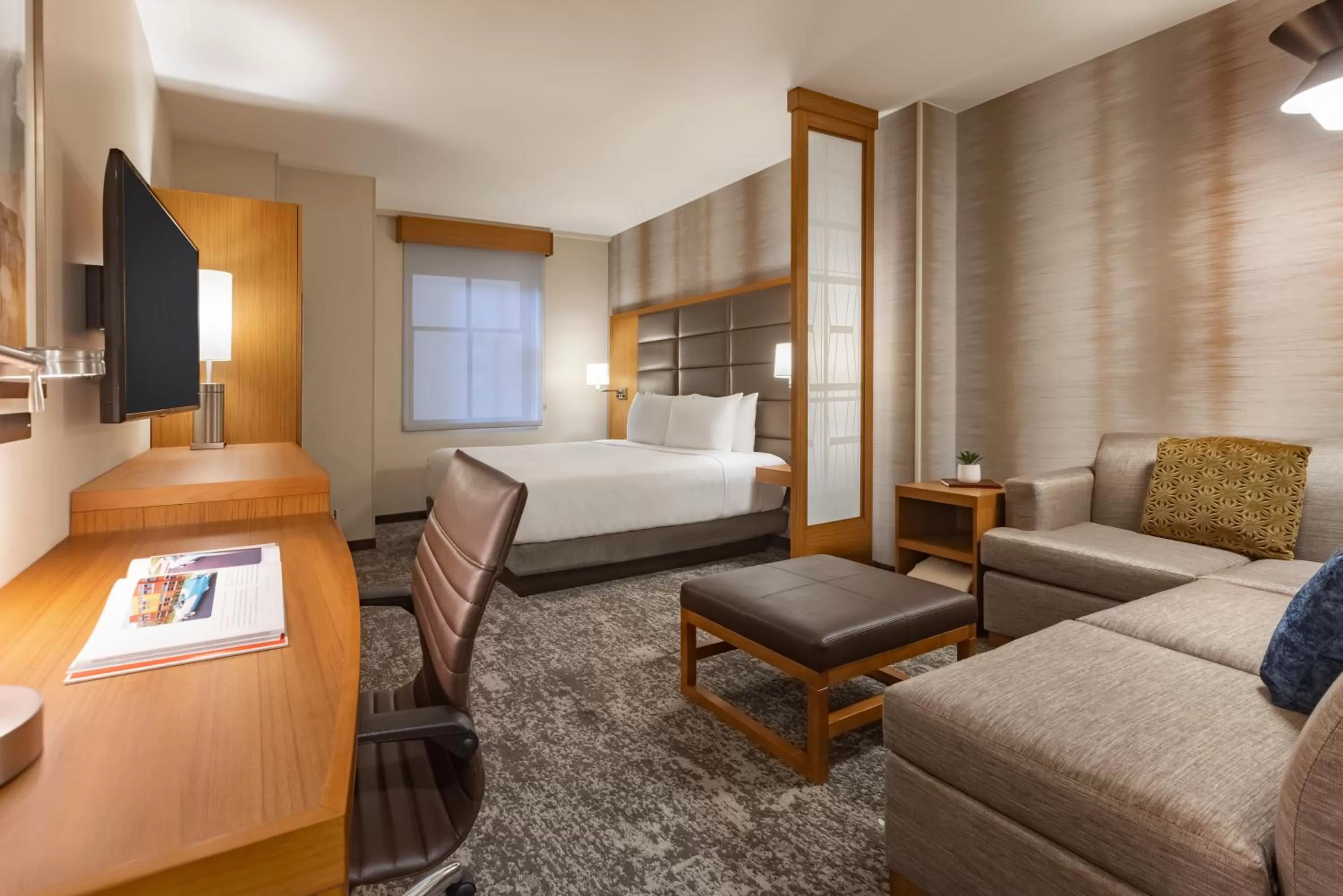 Bed in Hyatt Place Houston Downtown