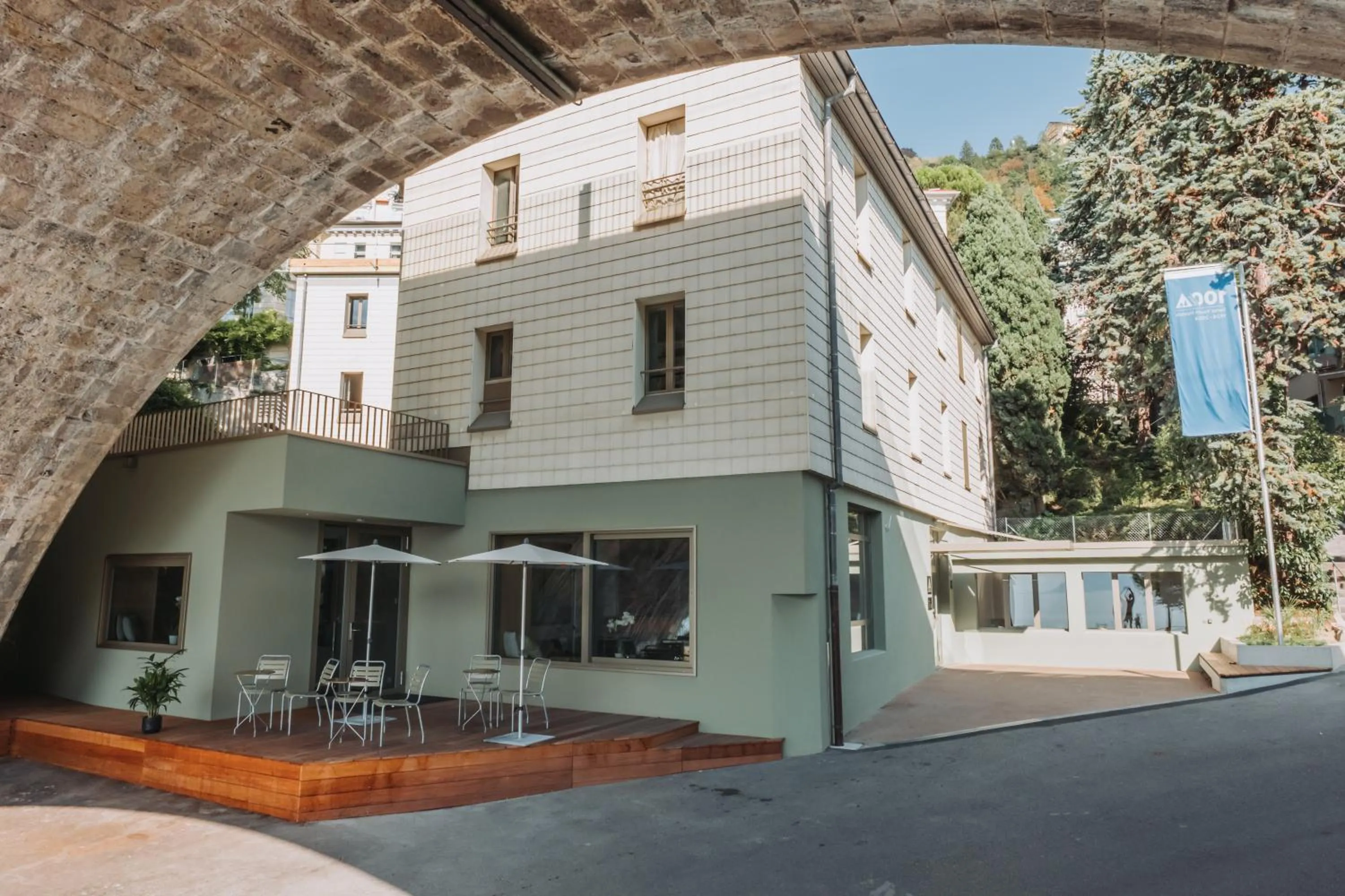 Facade/entrance in Montreux Youth Hostel