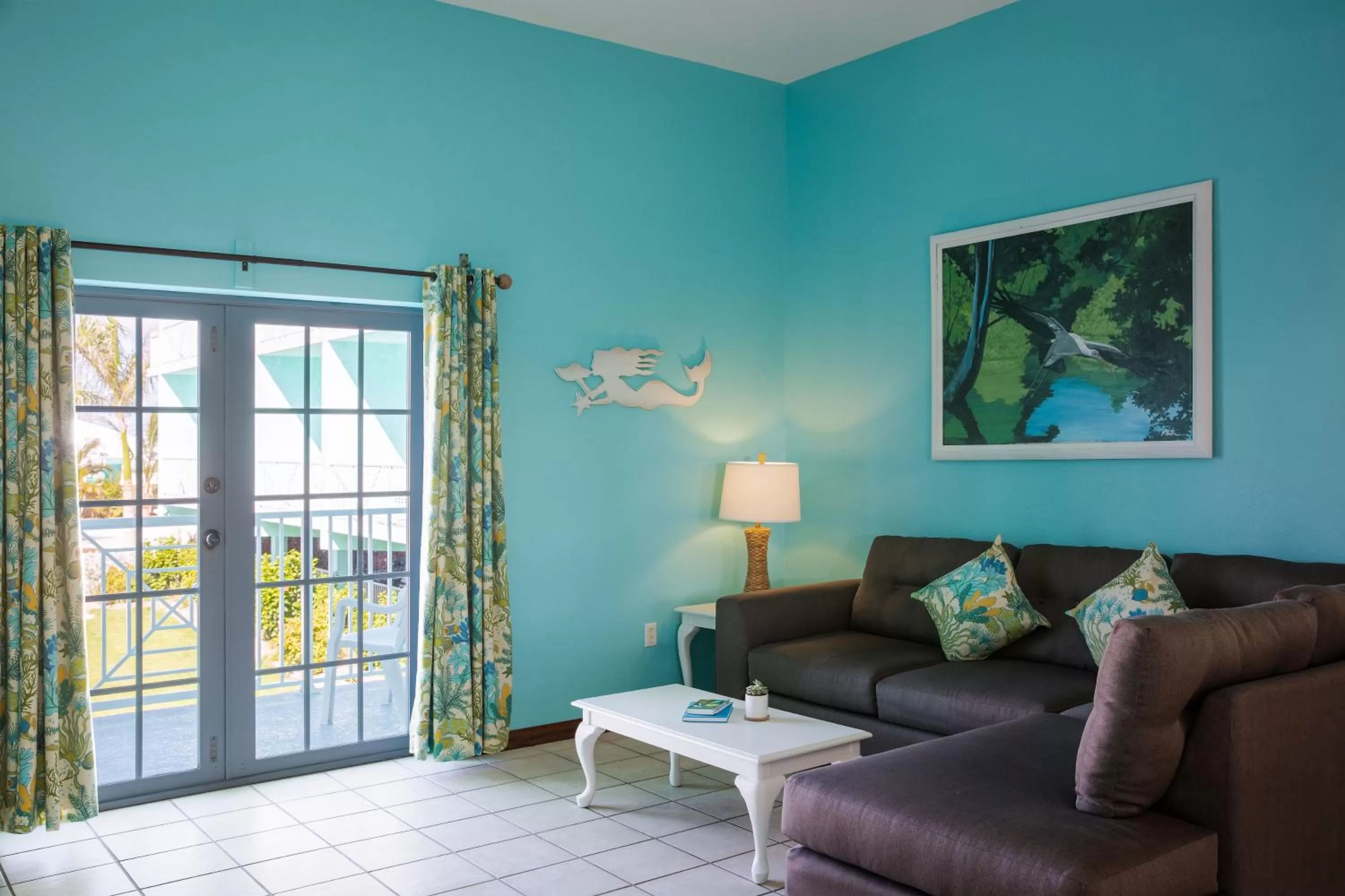 Living room in Grassy Flats Resort & Beach Club