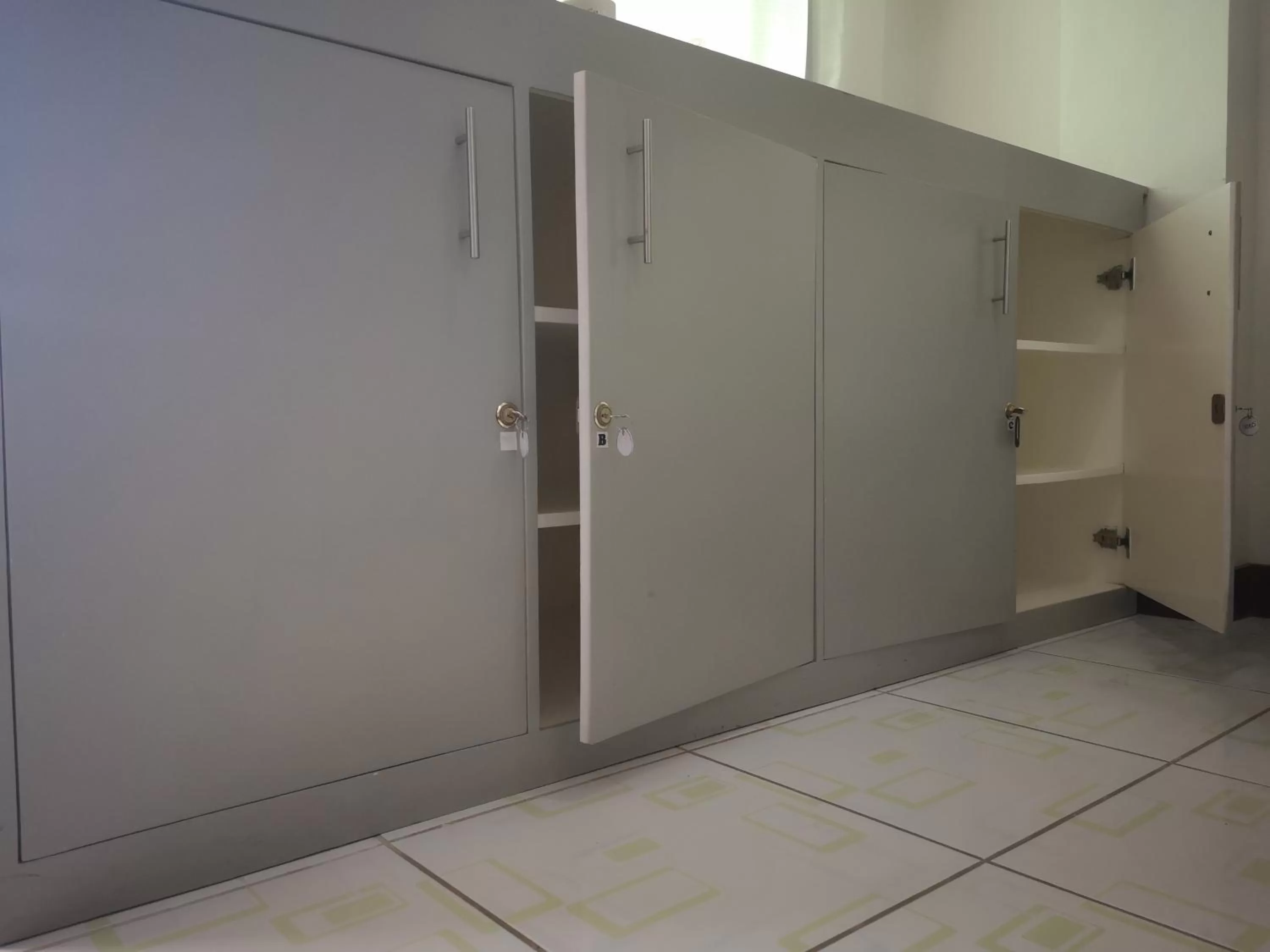 microwave in JDL Residences Hostel