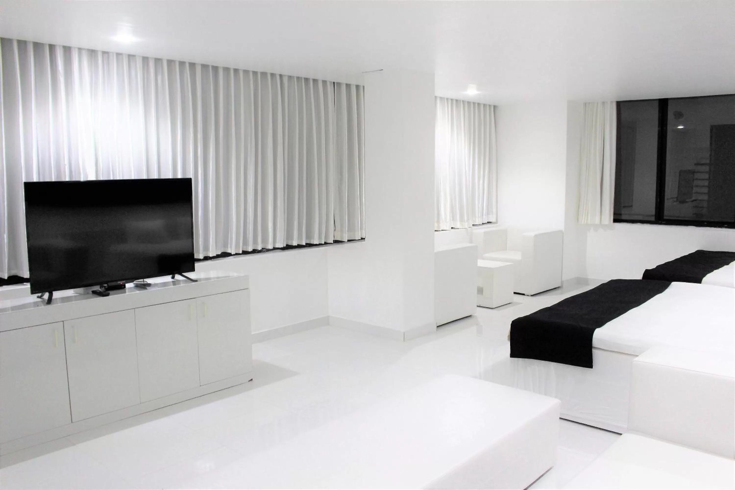 Seating area, TV/Entertainment Center in Hotel Hulk