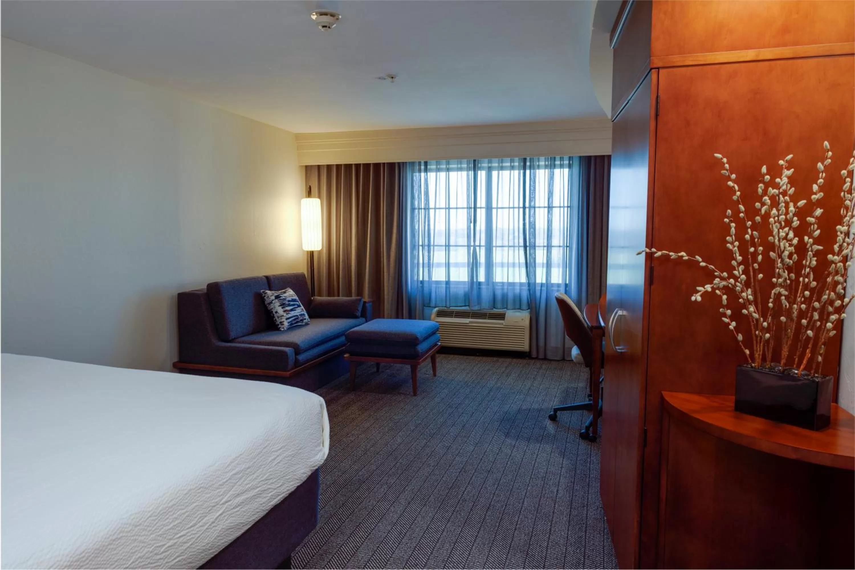 Guests, Bed in Courtyard by Marriott Oklahoma City North/Quail Springs