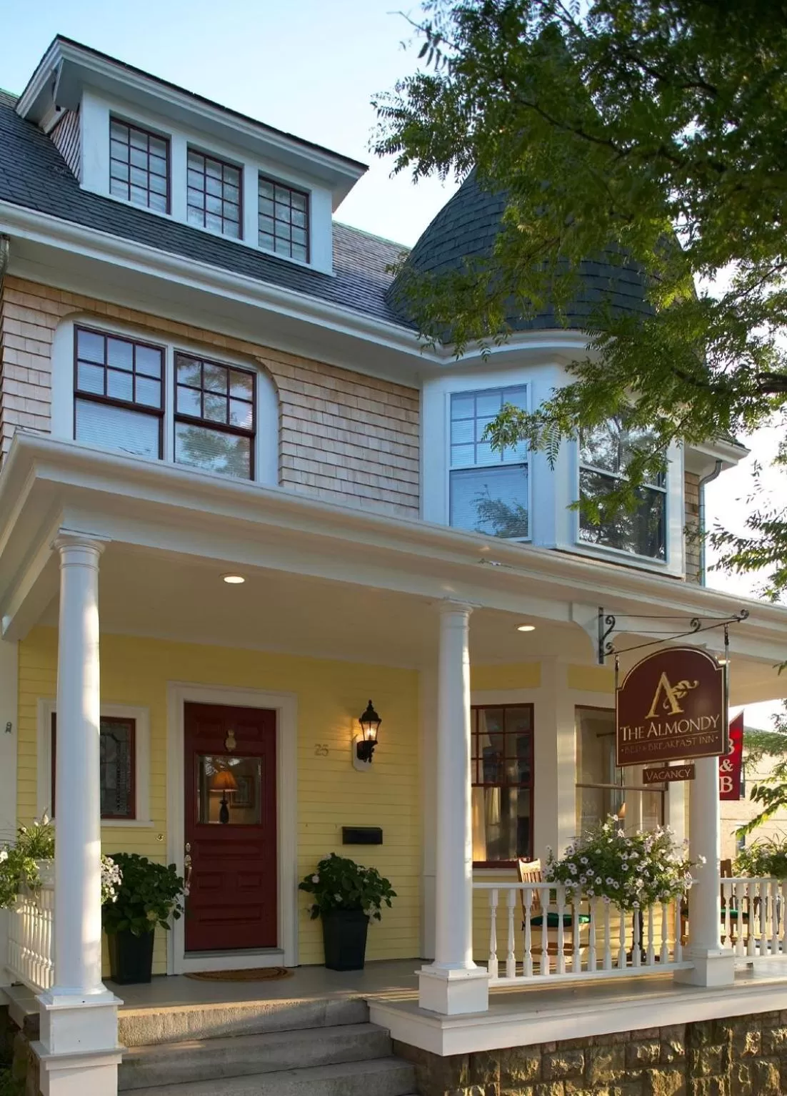 Property building in Almondy Inn Bed & Breakfast