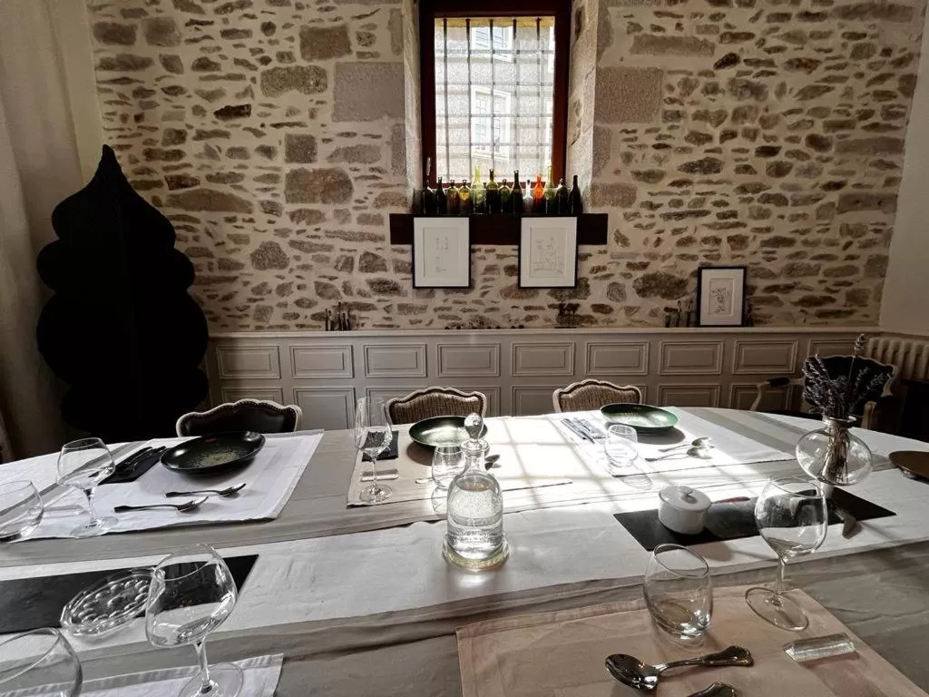 Restaurant/places to eat in Le Jardin des Lys