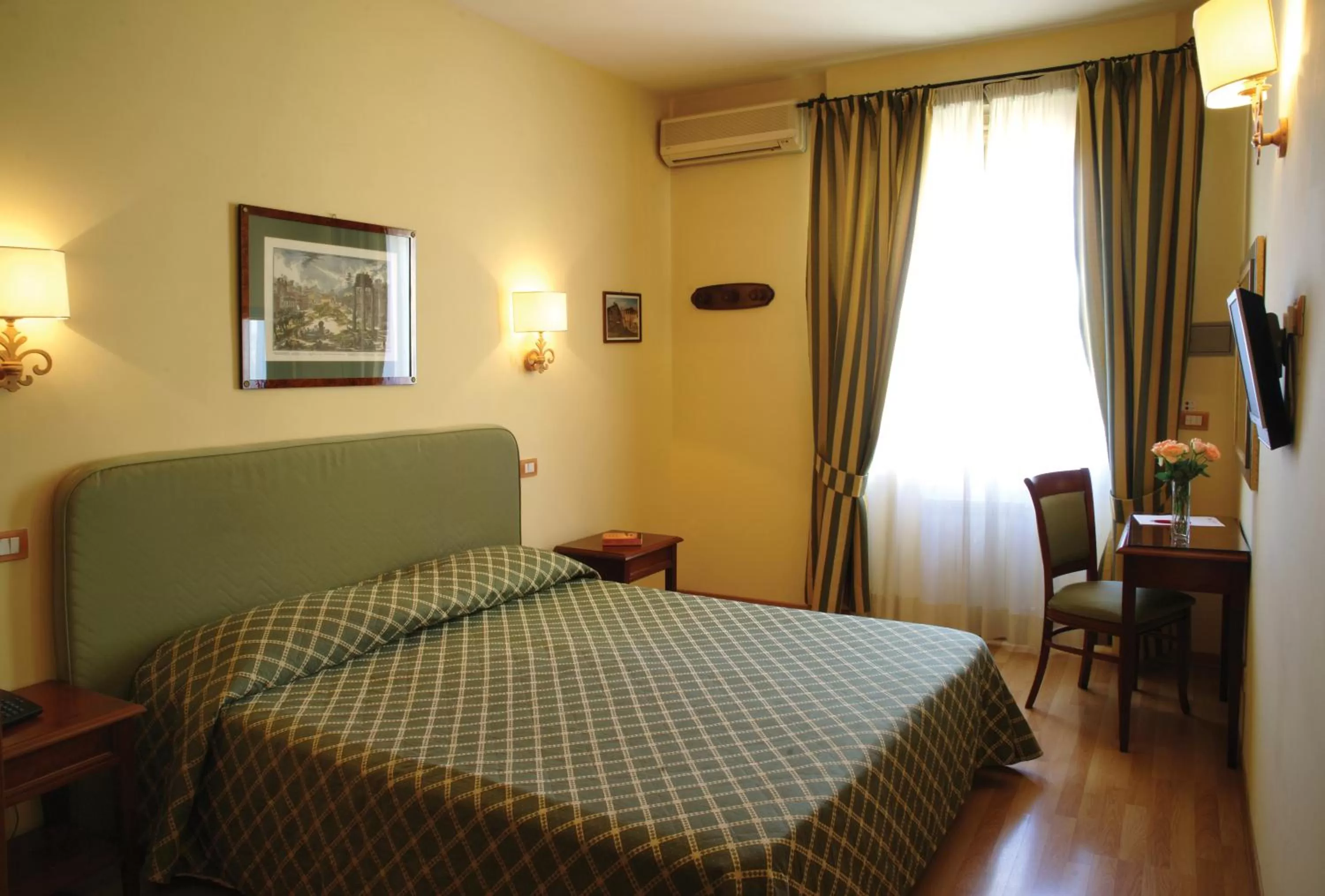 Photo of the whole room, Bed in Hotel Colosseum