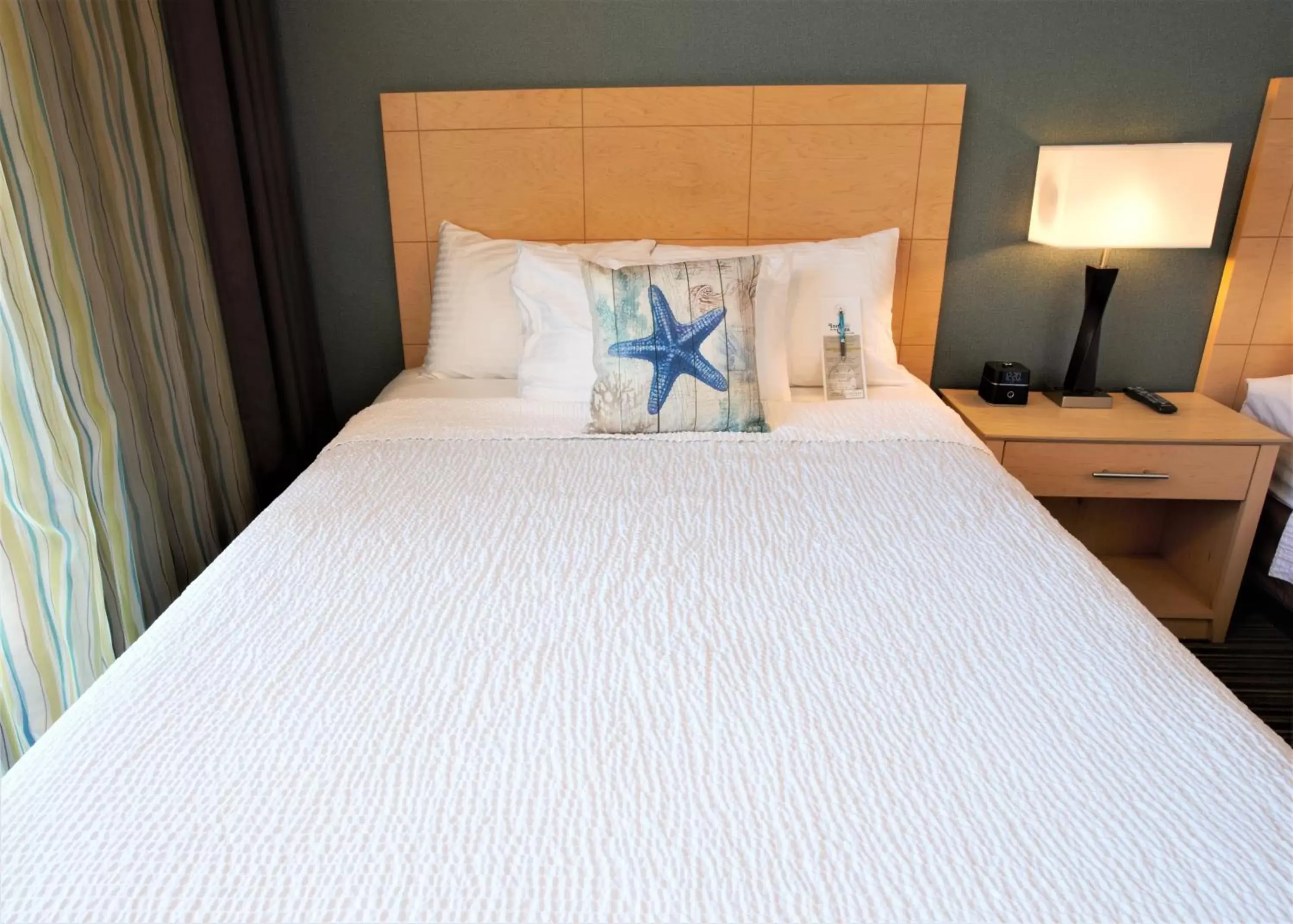 1 Queen Bed Pool View No Balcony in Inn by the Sea, La Jolla 1 Queen Bed Pool View No Balcony in Inn by the Sea, La Jolla