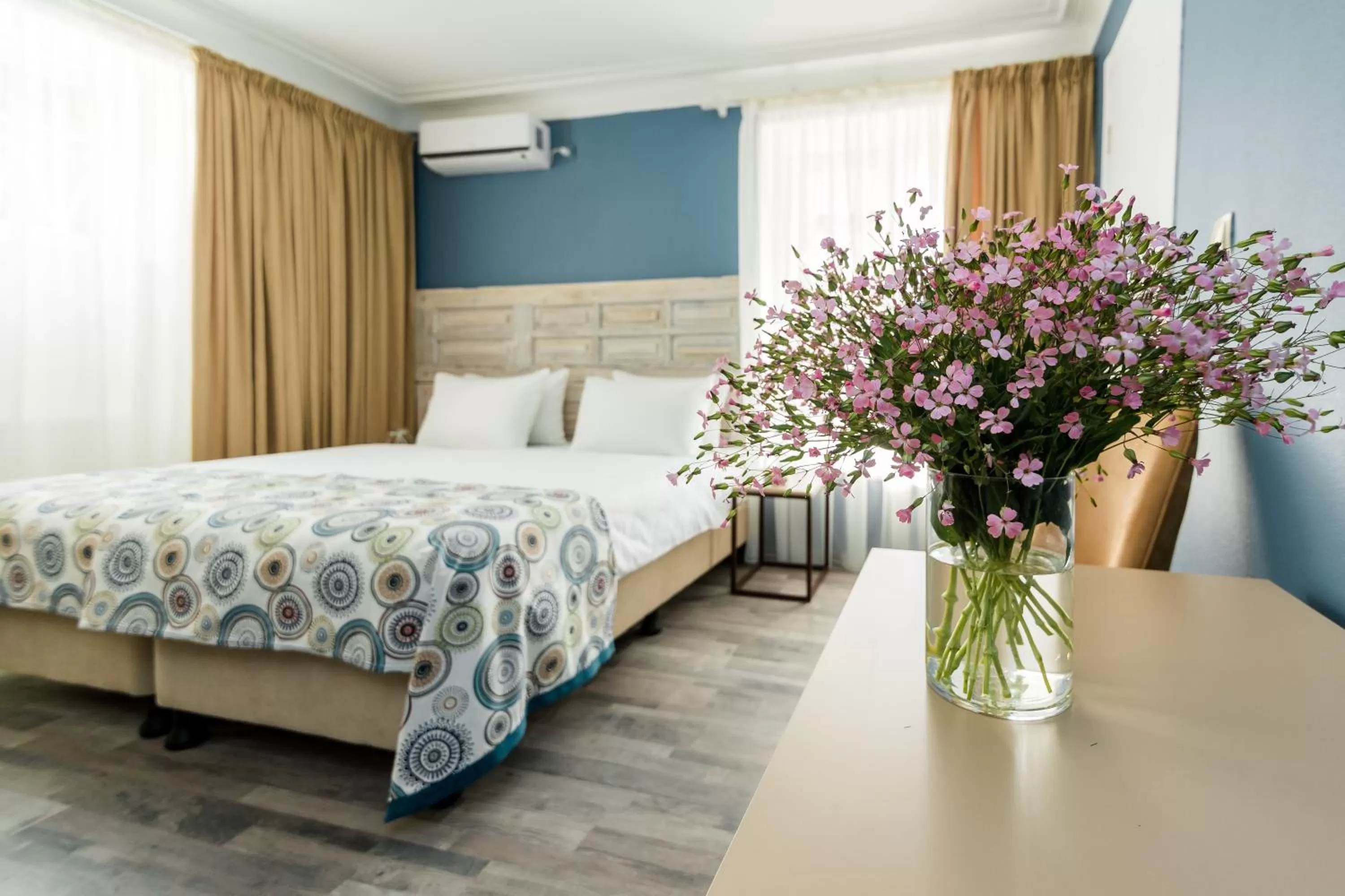 Photo of the whole room, Bed in Gvino Minda