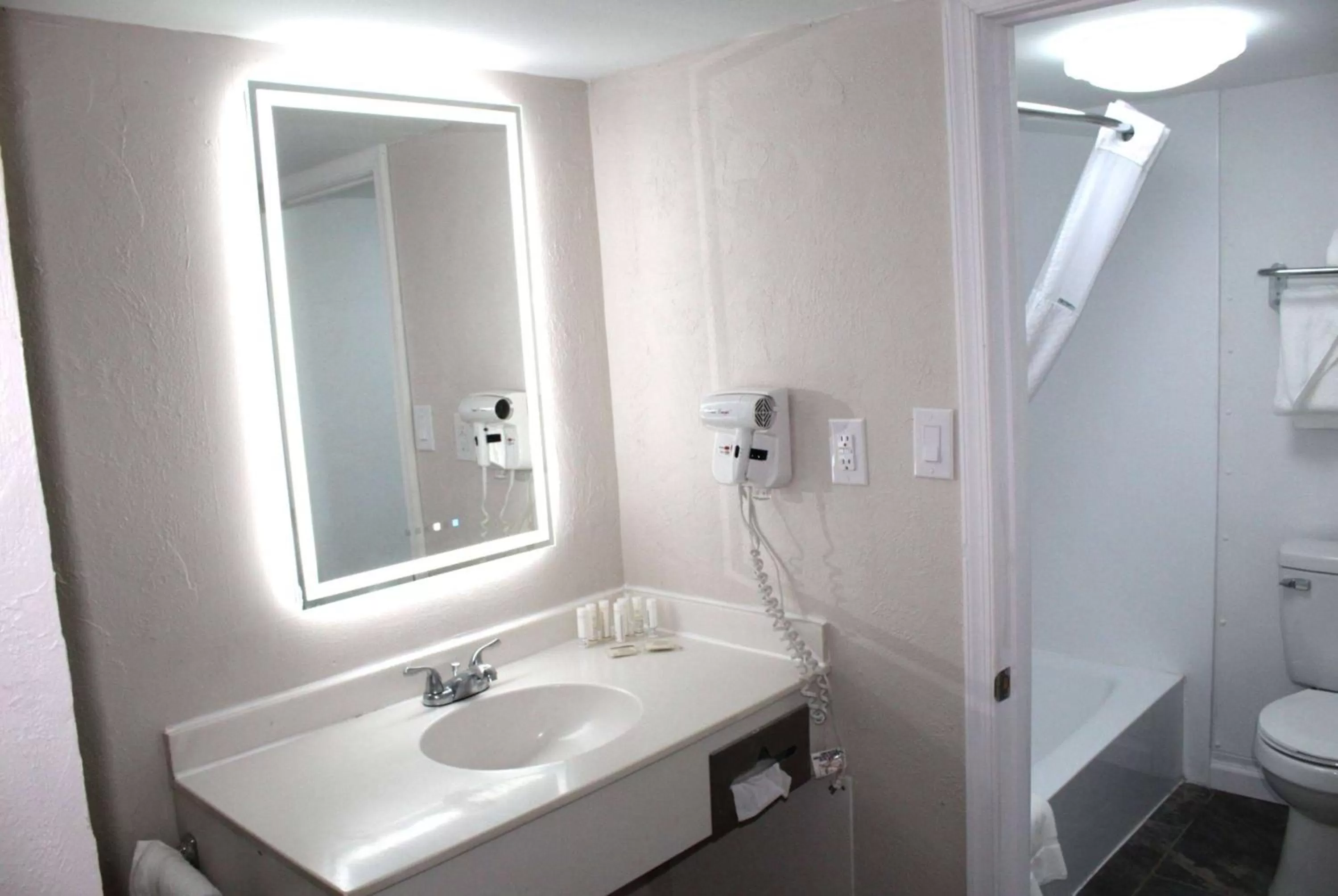 TV and multimedia in Baymont by Wyndham Front Royal Near Shenandoah National Park