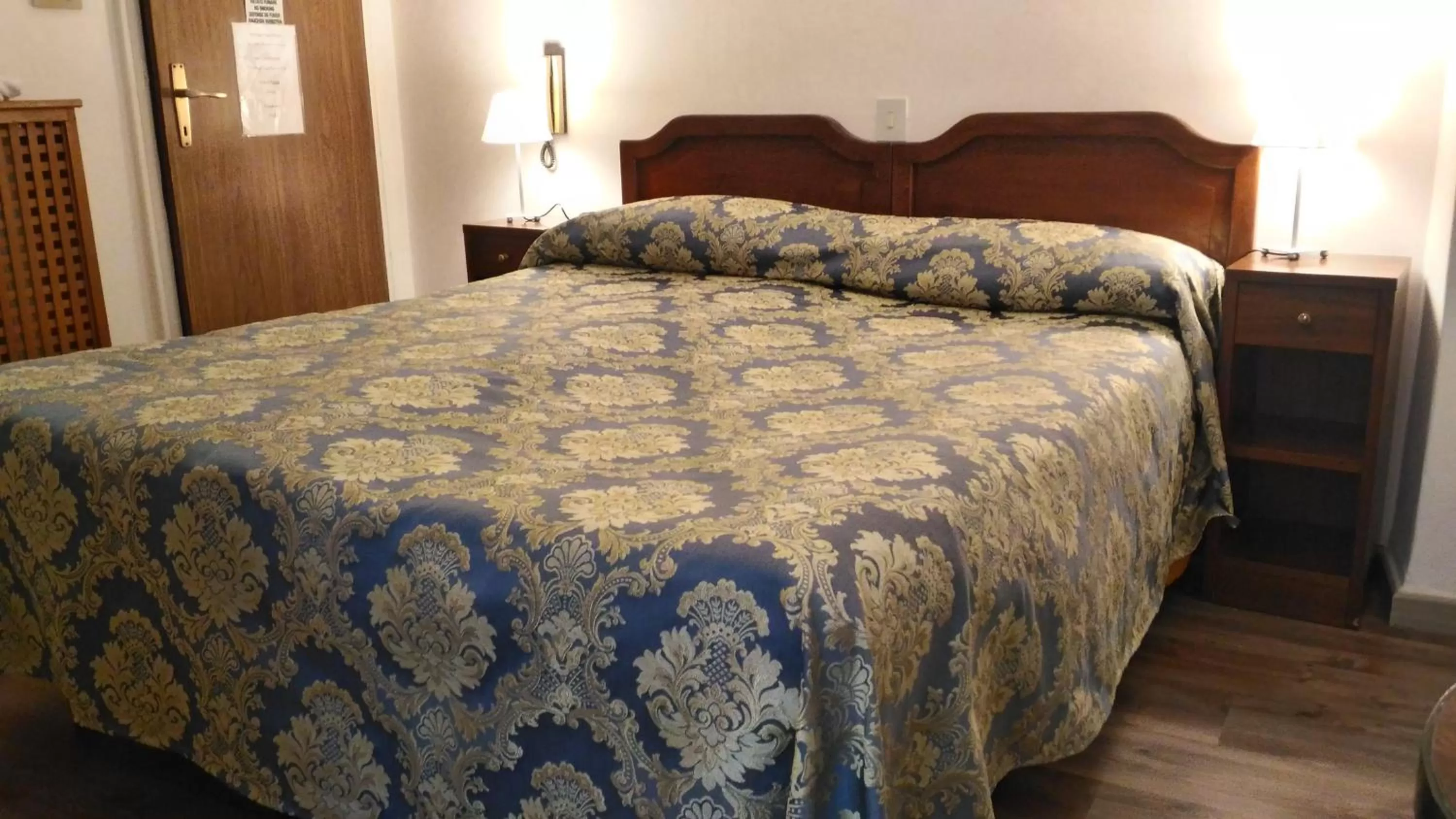 Bed in Albergo Casa Peron