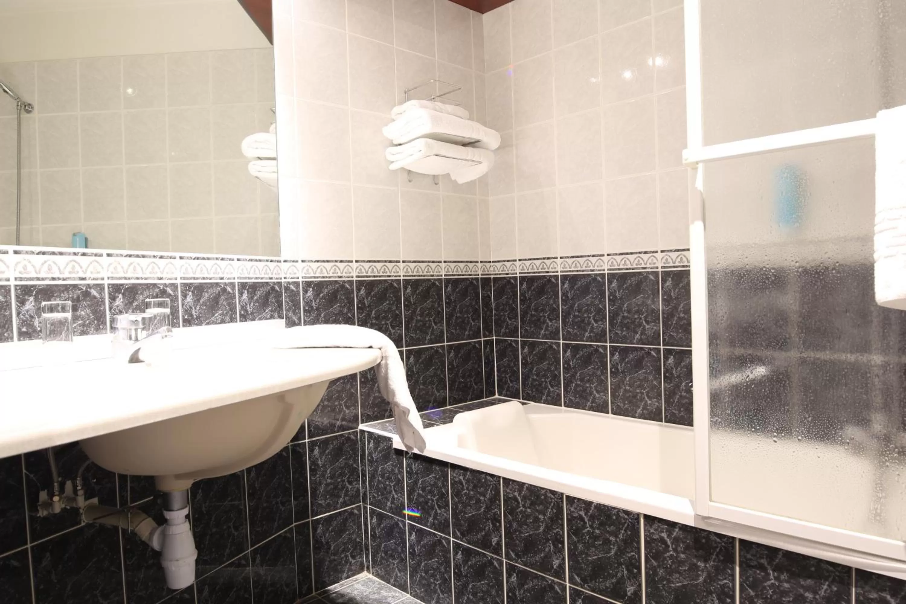 Bathroom in Best Western Le Pont d'Or