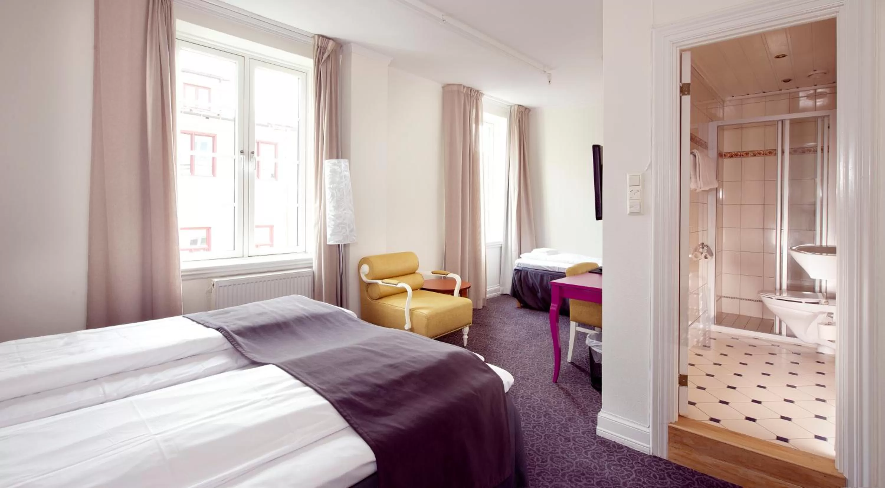 Bed in Home Hotel Savoy