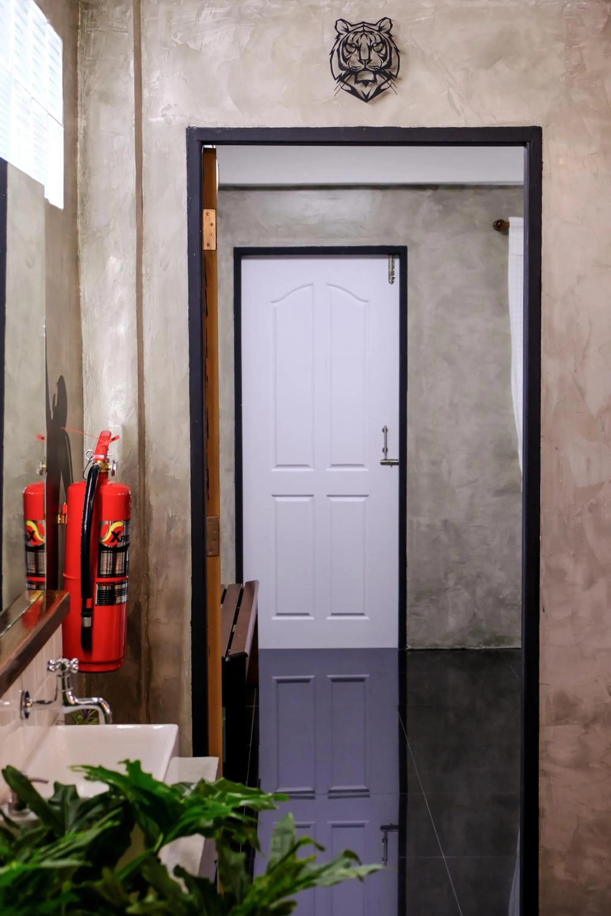 Property logo or sign in Baan Lung Poshtel