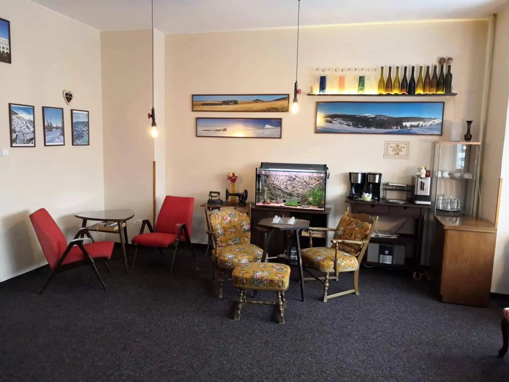 Communal lounge/ TV room, Seating Area in Hotel Alfa