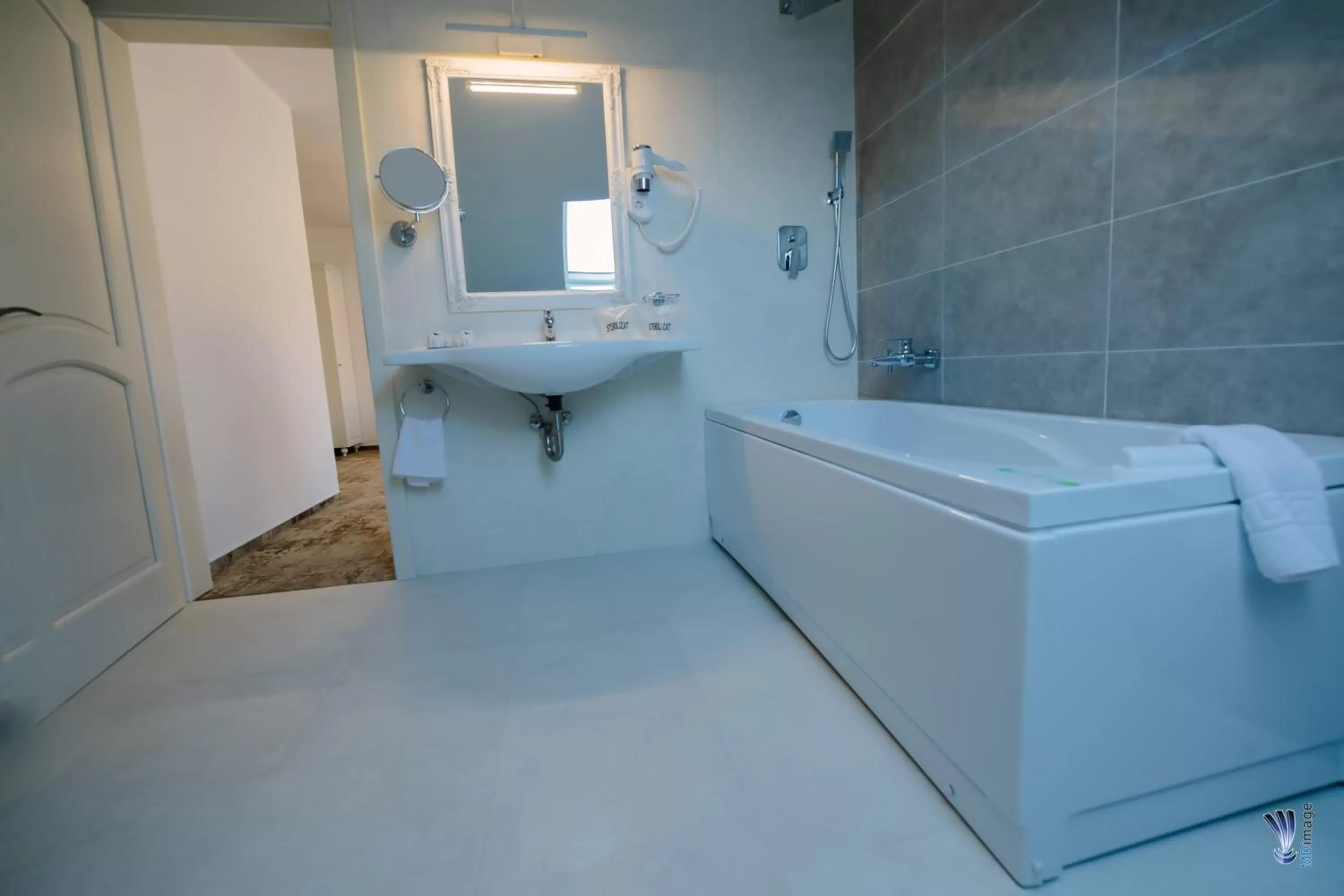 Bathroom in Hotel La Belle Epoque