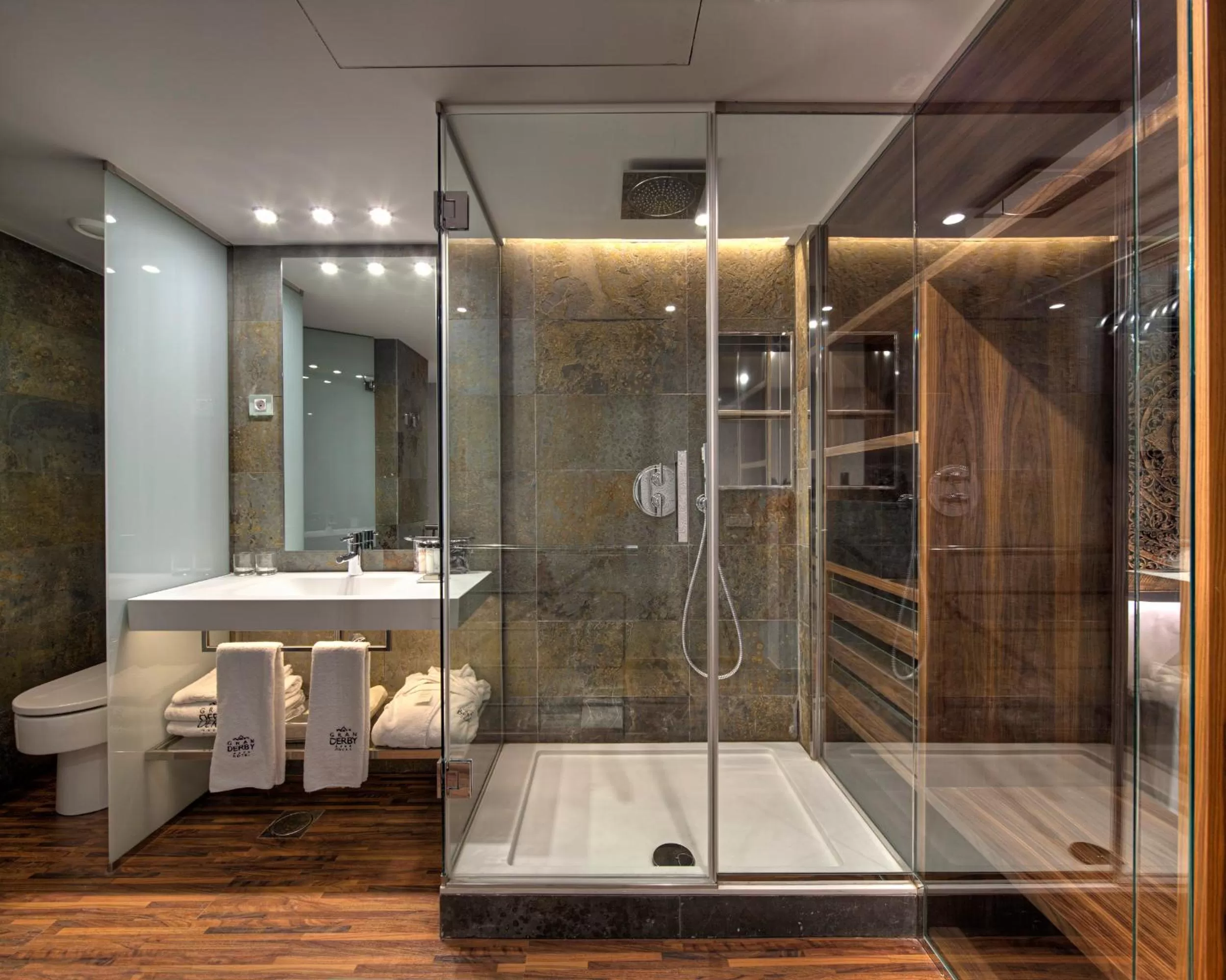 Shower in Hotel Gran Derby Suites, a Small Luxury Hotel of the World
