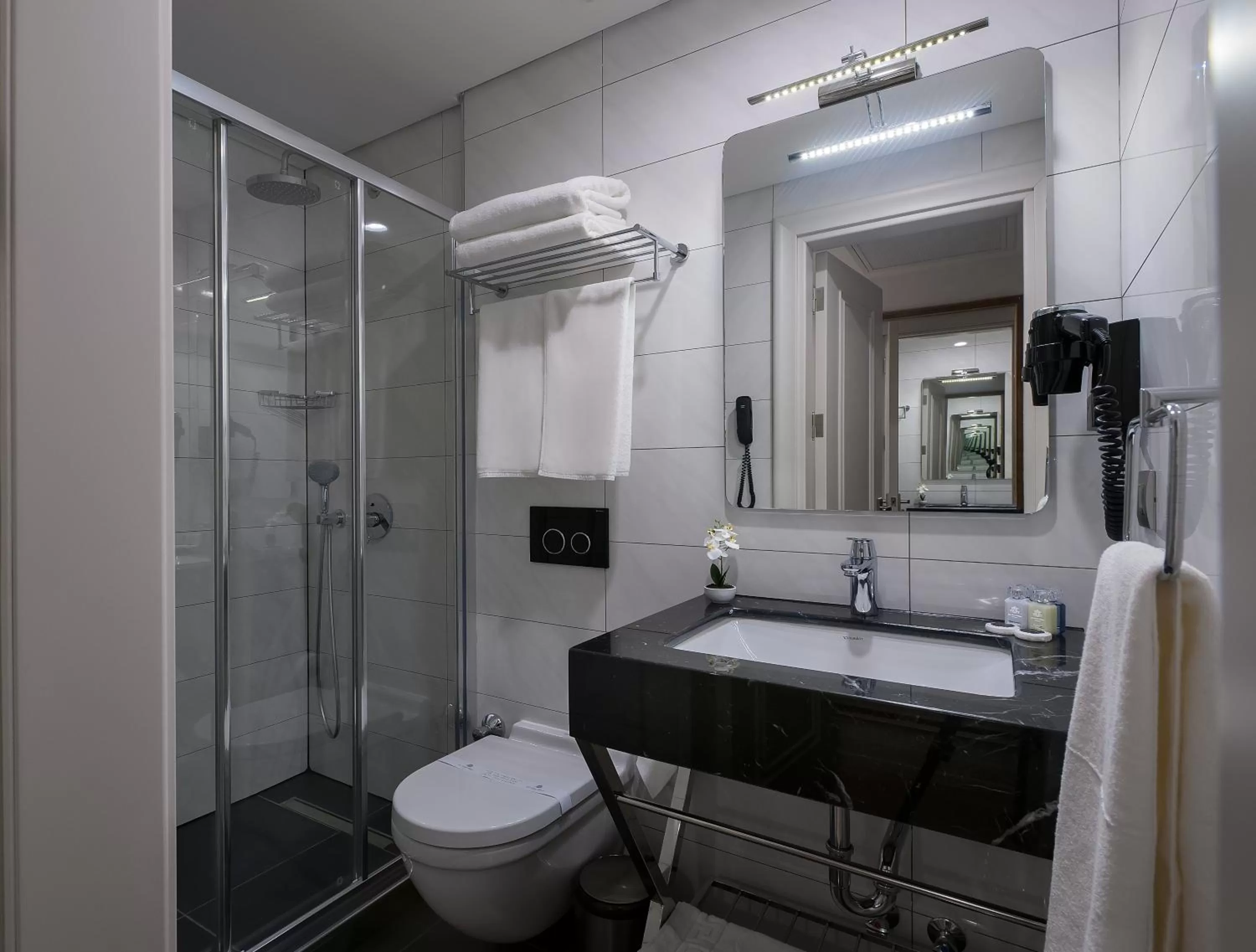 Bathroom in Le Petit Palace Hotel - Special Category