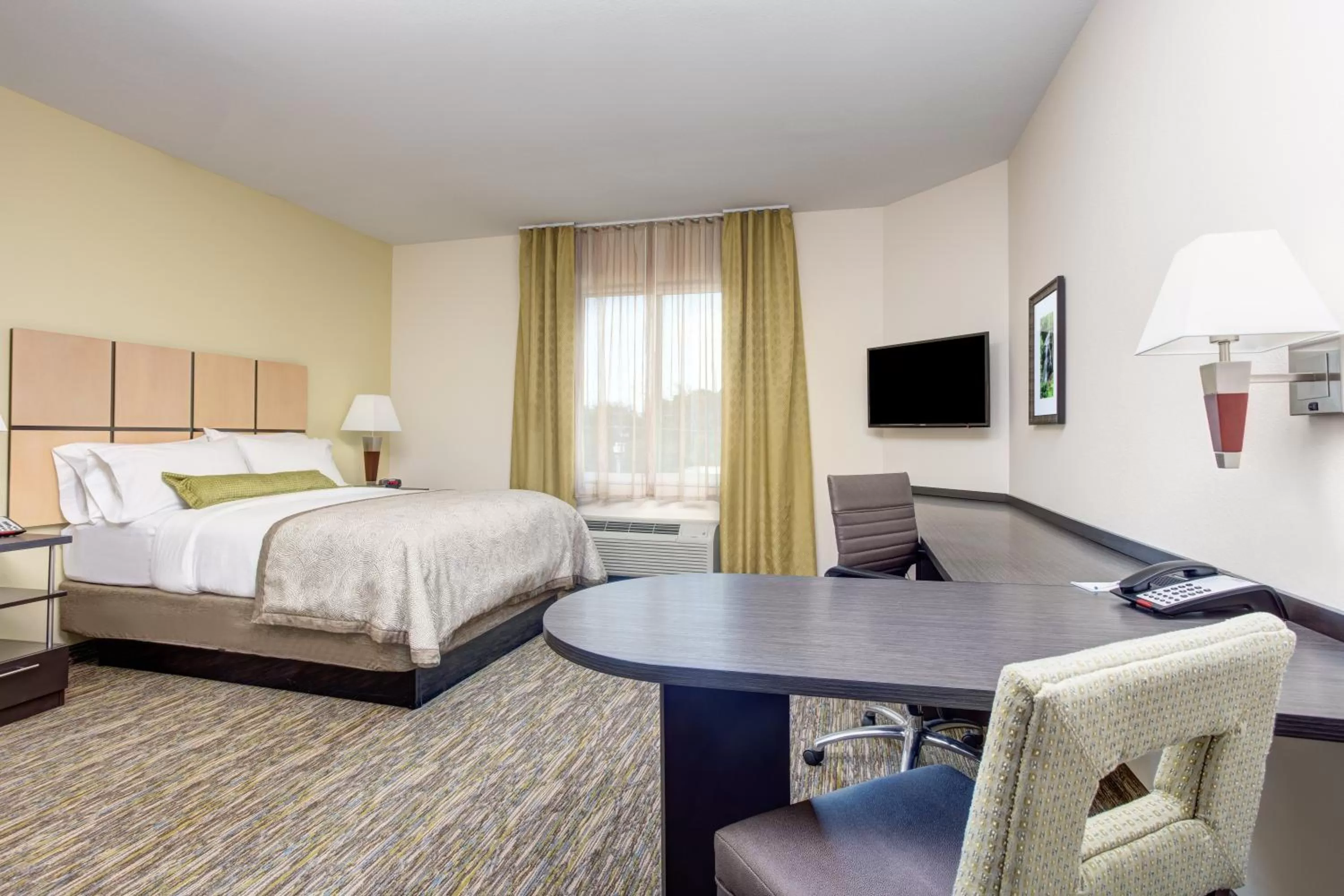 Bedroom, Bed in Candlewood Suites Cut Off - Galliano by IHG